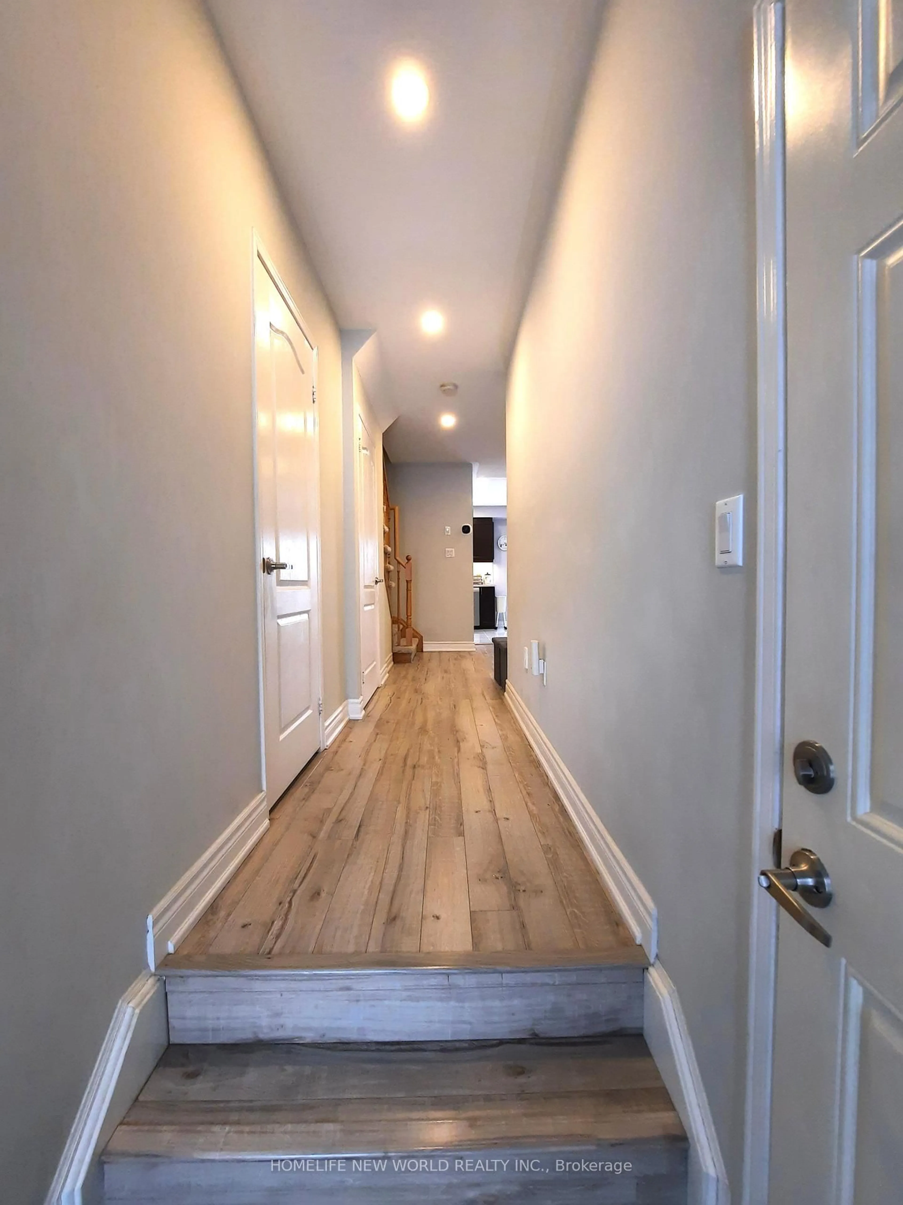Indoor entryway for 43 All Points Dr, Whitchurch-Stouffville Ontario L4A 0W5