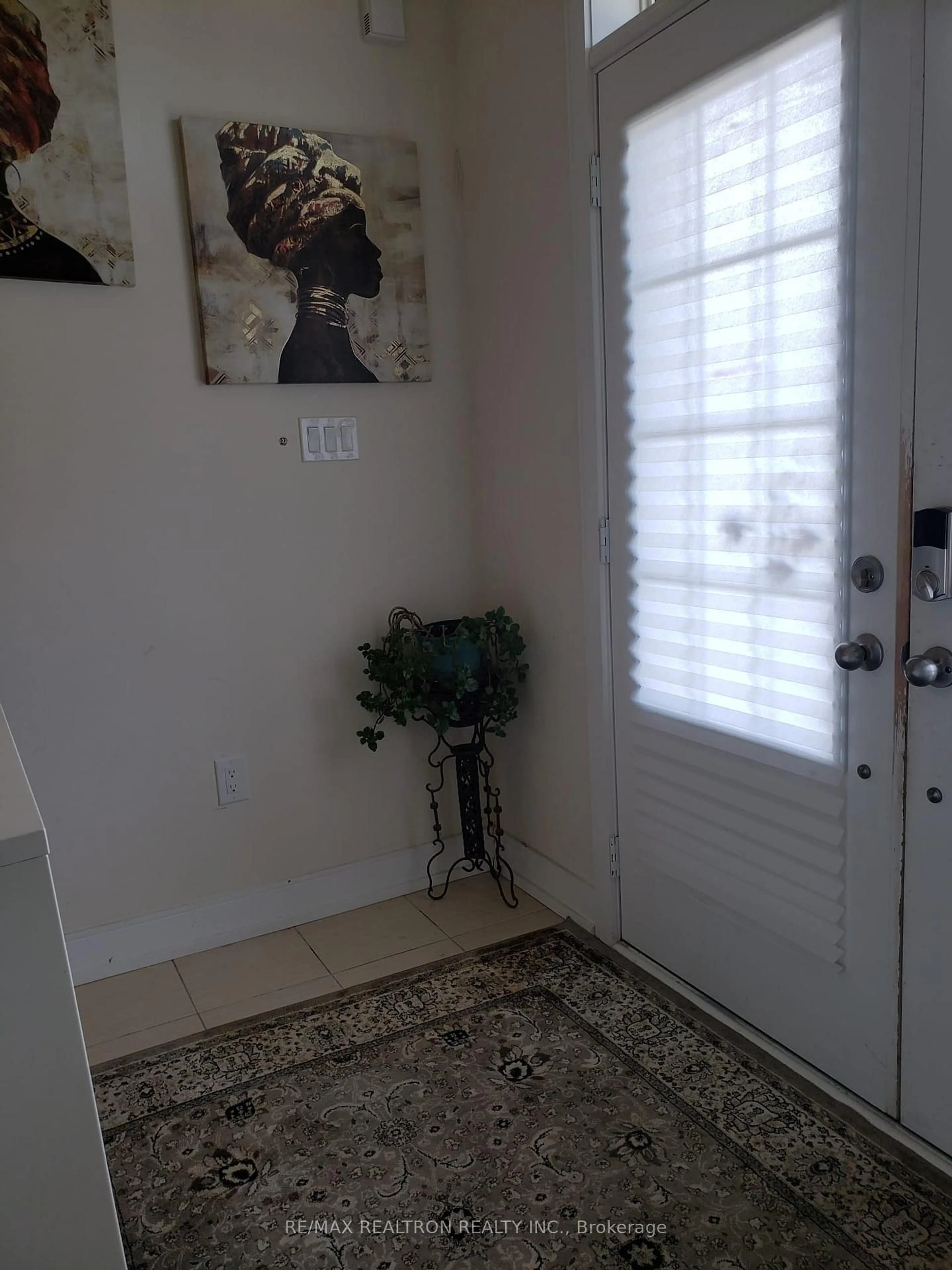 Indoor entryway for 78 Ben Sinclair Ave, East Gwillimbury Ontario L0G 1R0