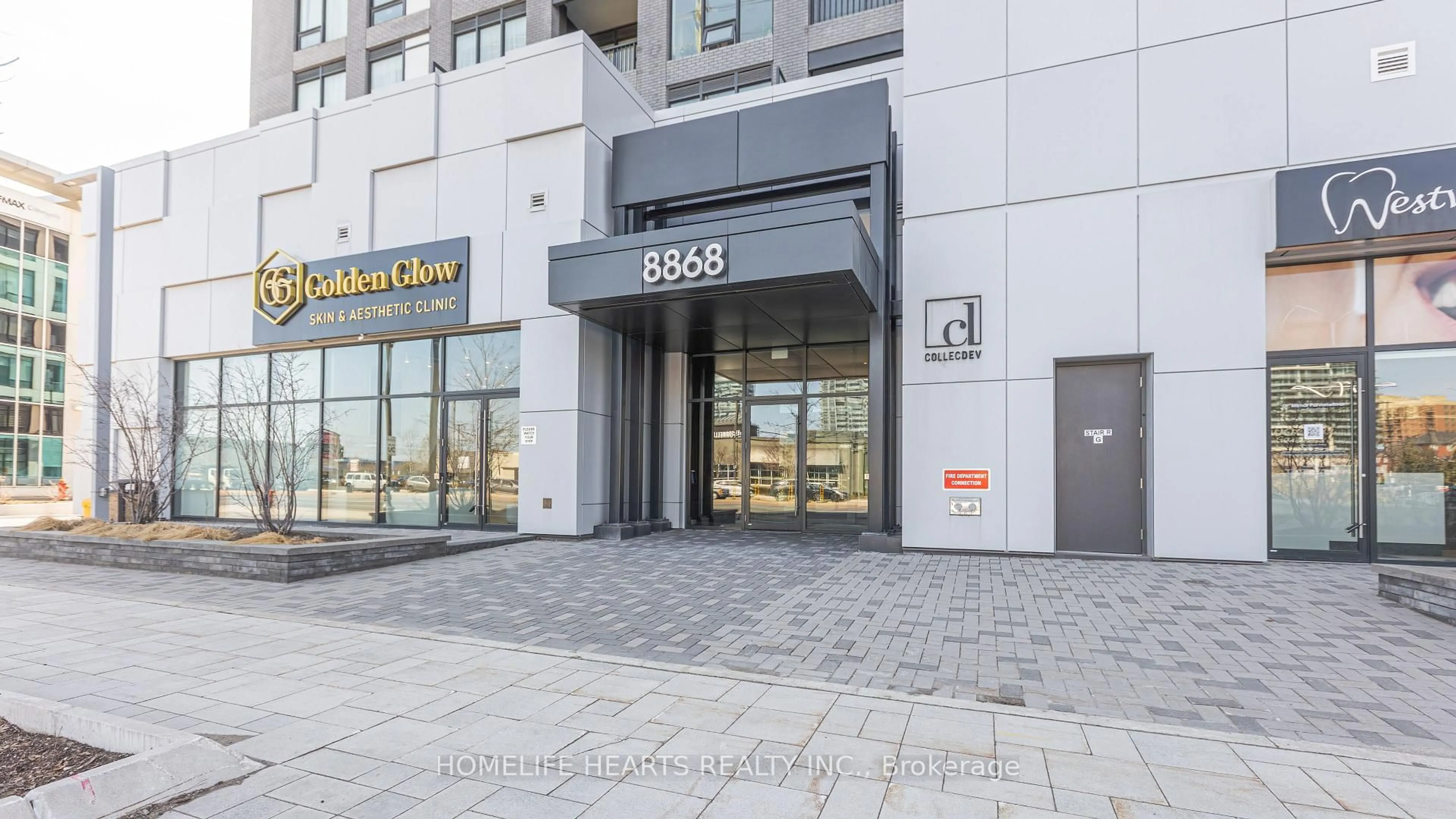 Indoor foyer for 8868 Yonge St #818, Richmond Hill Ontario L4C 1Z8