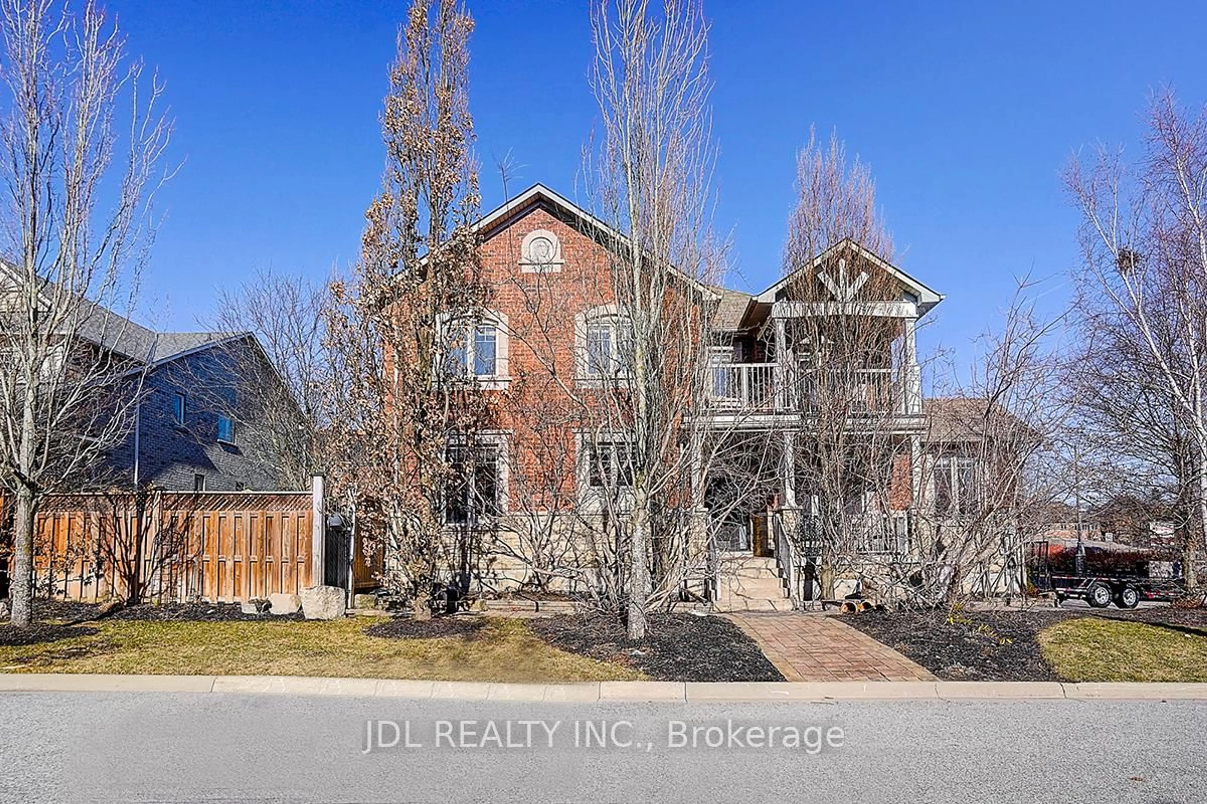 A pic from outside/outdoor area/front of a property/back of a property/a pic from drone, street for 46 Braehead Dr, Richmond Hill Ontario L4E 0B3