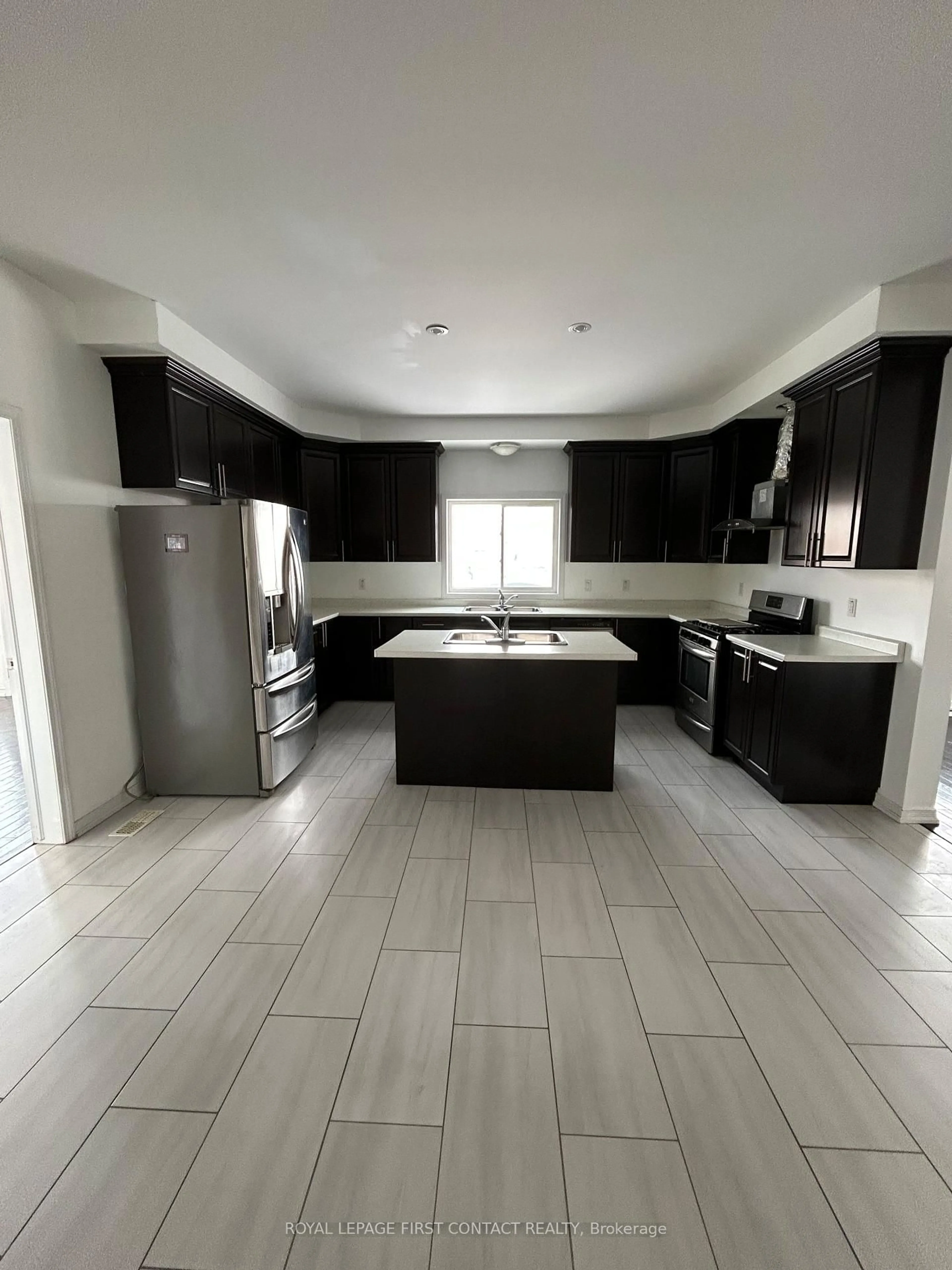 Open concept kitchen, ceramic/tile floor for 1965 Jans Blvd, Innisfil Ontario L9S 0L3