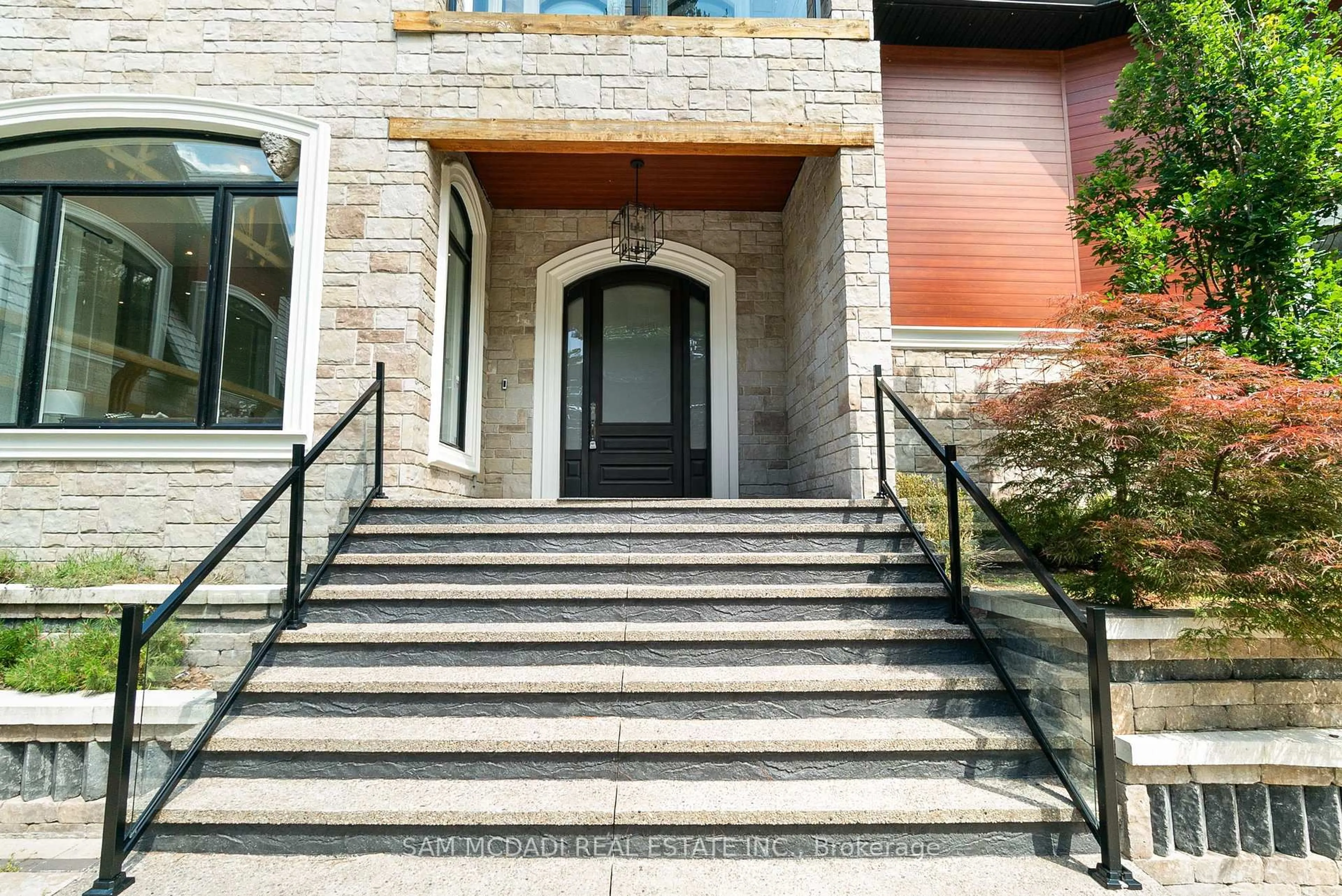 Unknown for 15 Glenview Heights Lane, King Ontario L3Y 4V9