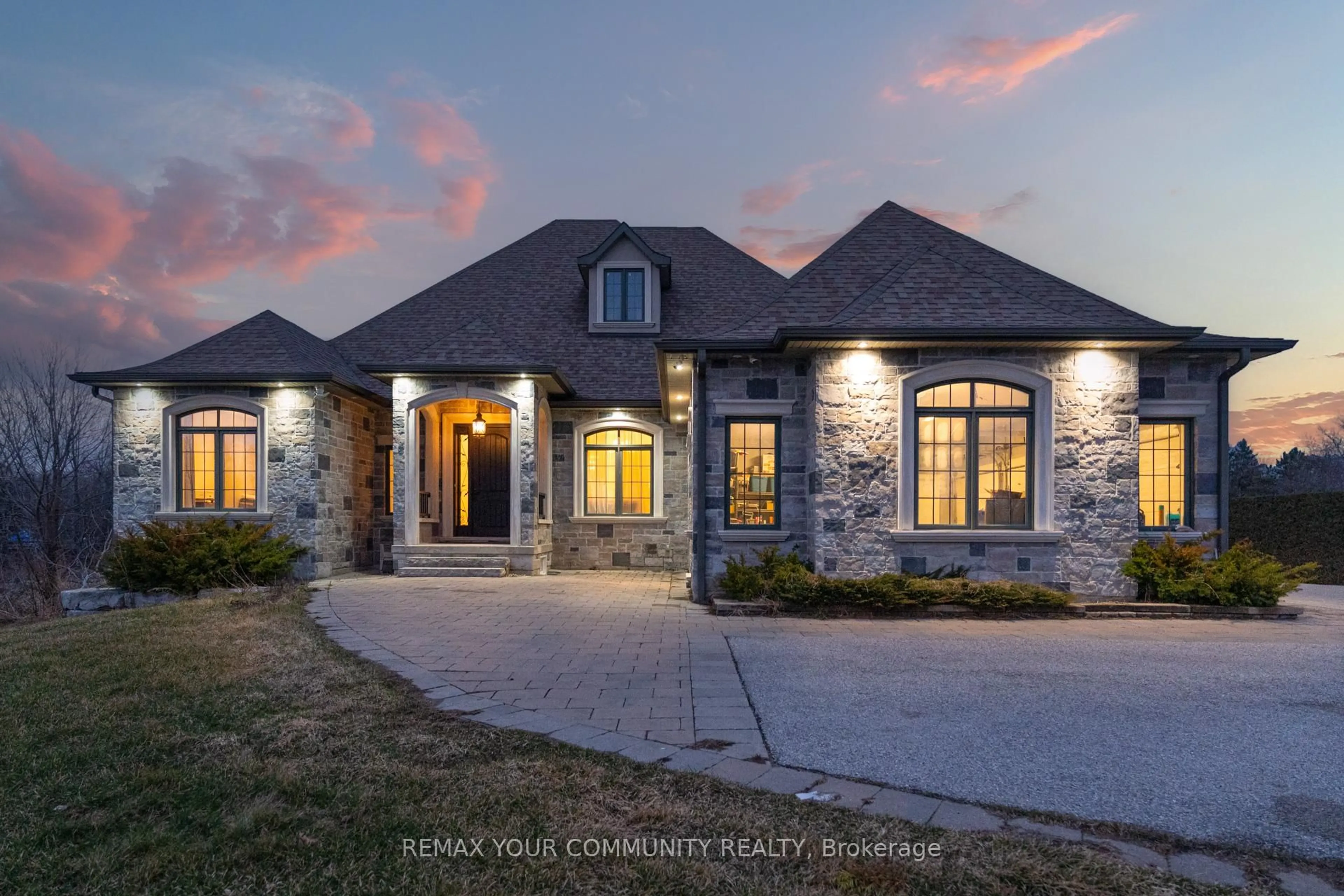 Home with brick exterior material, street for 20111 Bathurst St, East Gwillimbury Ontario L9N 1N3