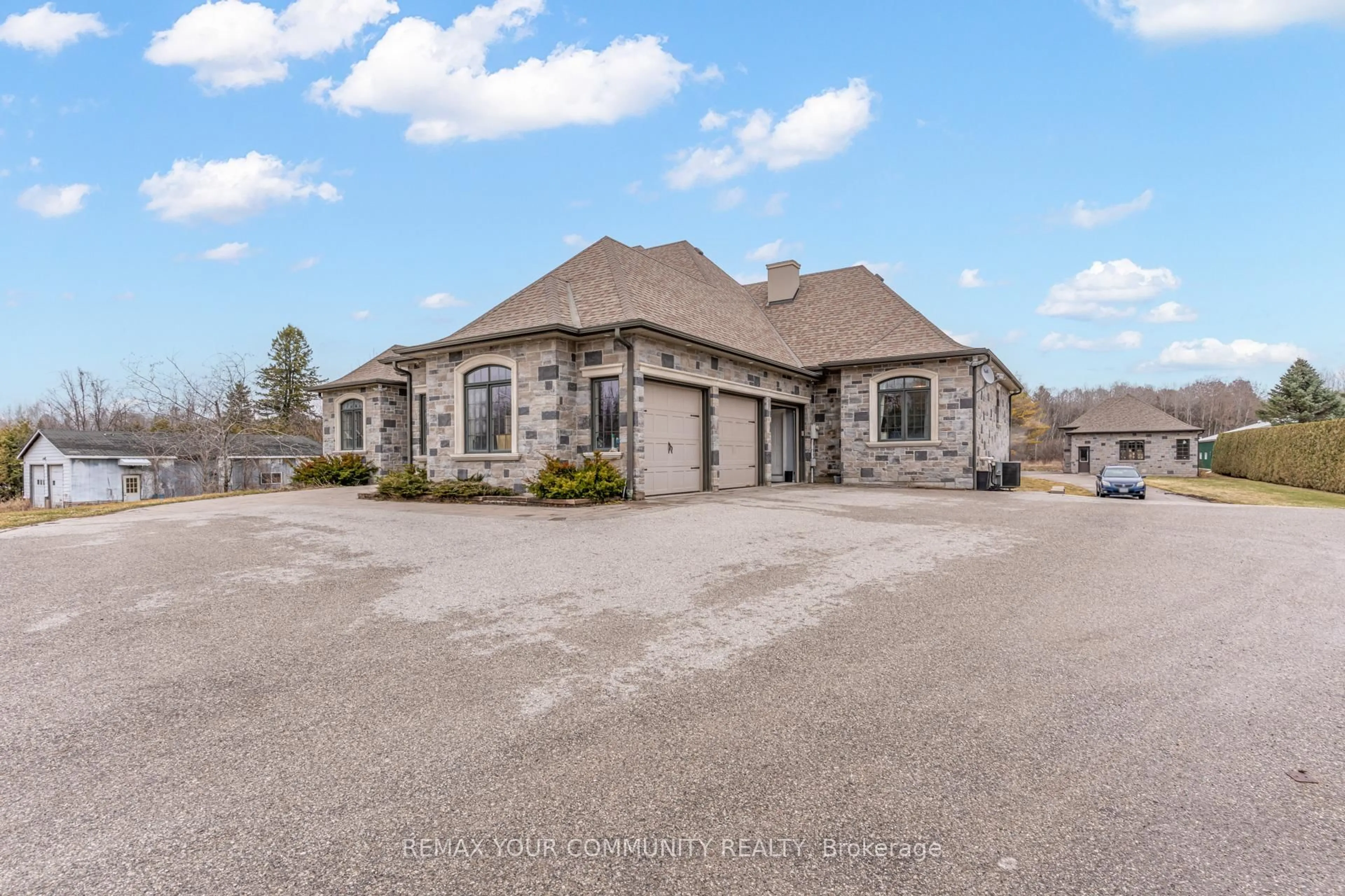 Unknown for 20111 Bathurst St, East Gwillimbury Ontario L9N 1N3