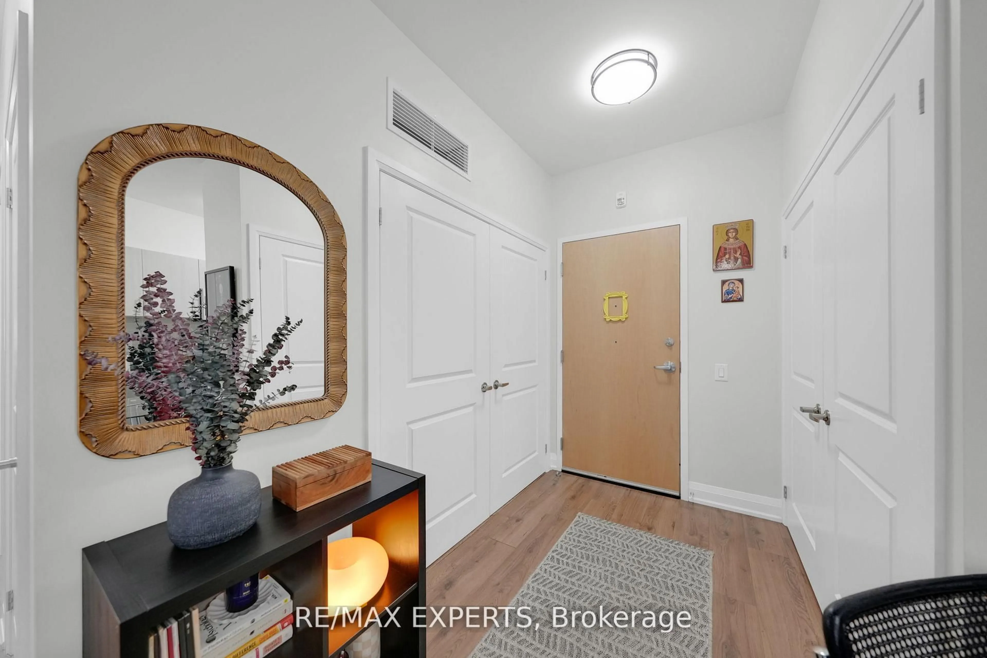 Indoor entryway for 64 Queen St #205, New Tecumseth Ontario L0G 1W0