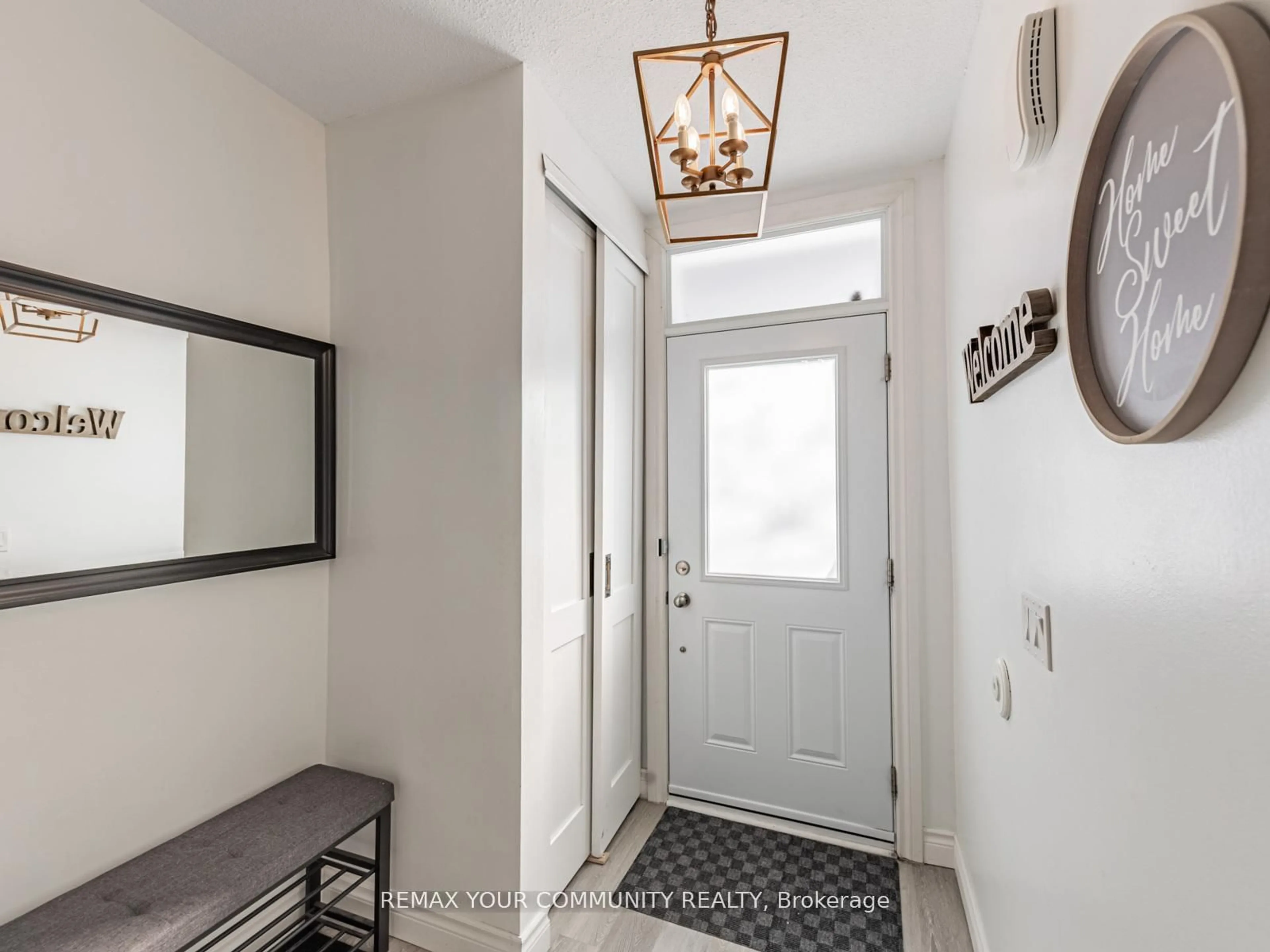 Indoor entryway for 60 Dana Cres, Vaughan Ontario L4J 2R5