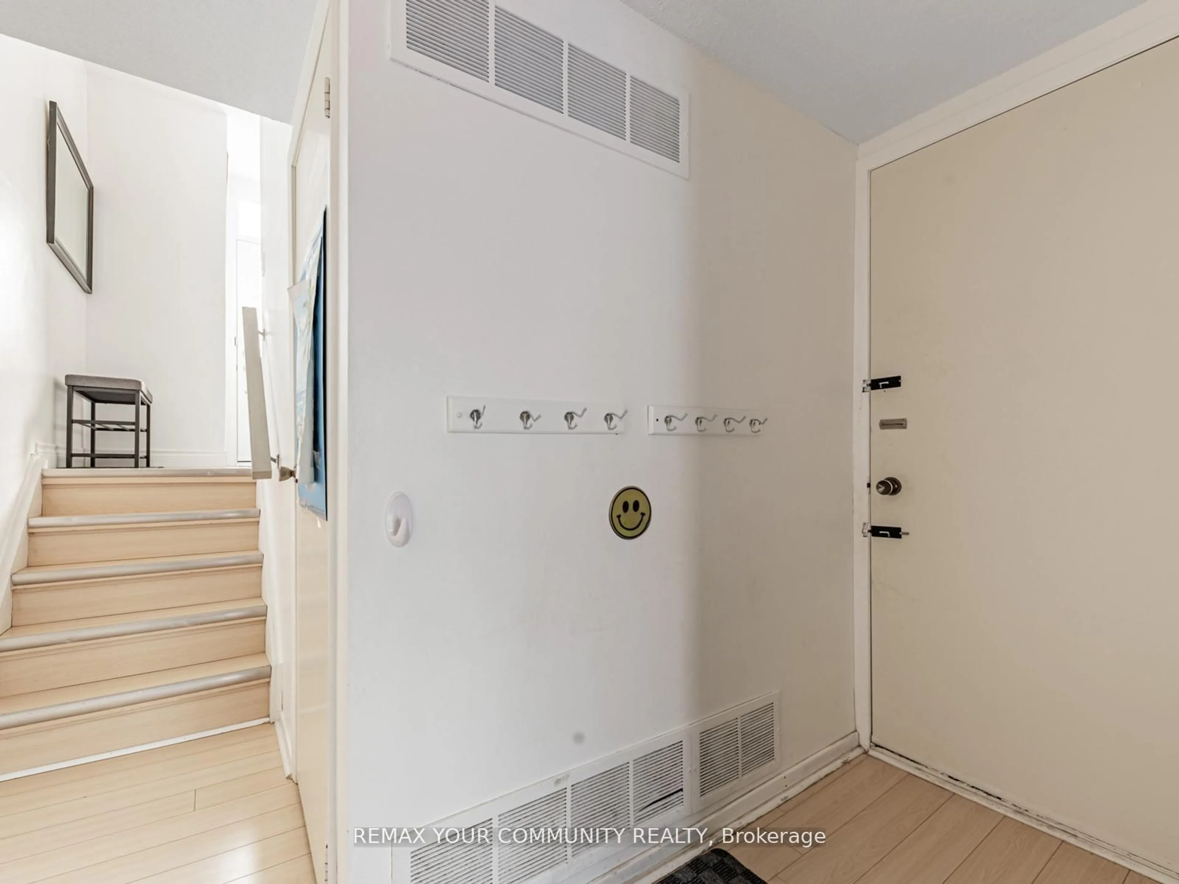 Indoor entryway for 60 Dana Cres, Vaughan Ontario L4J 2R5