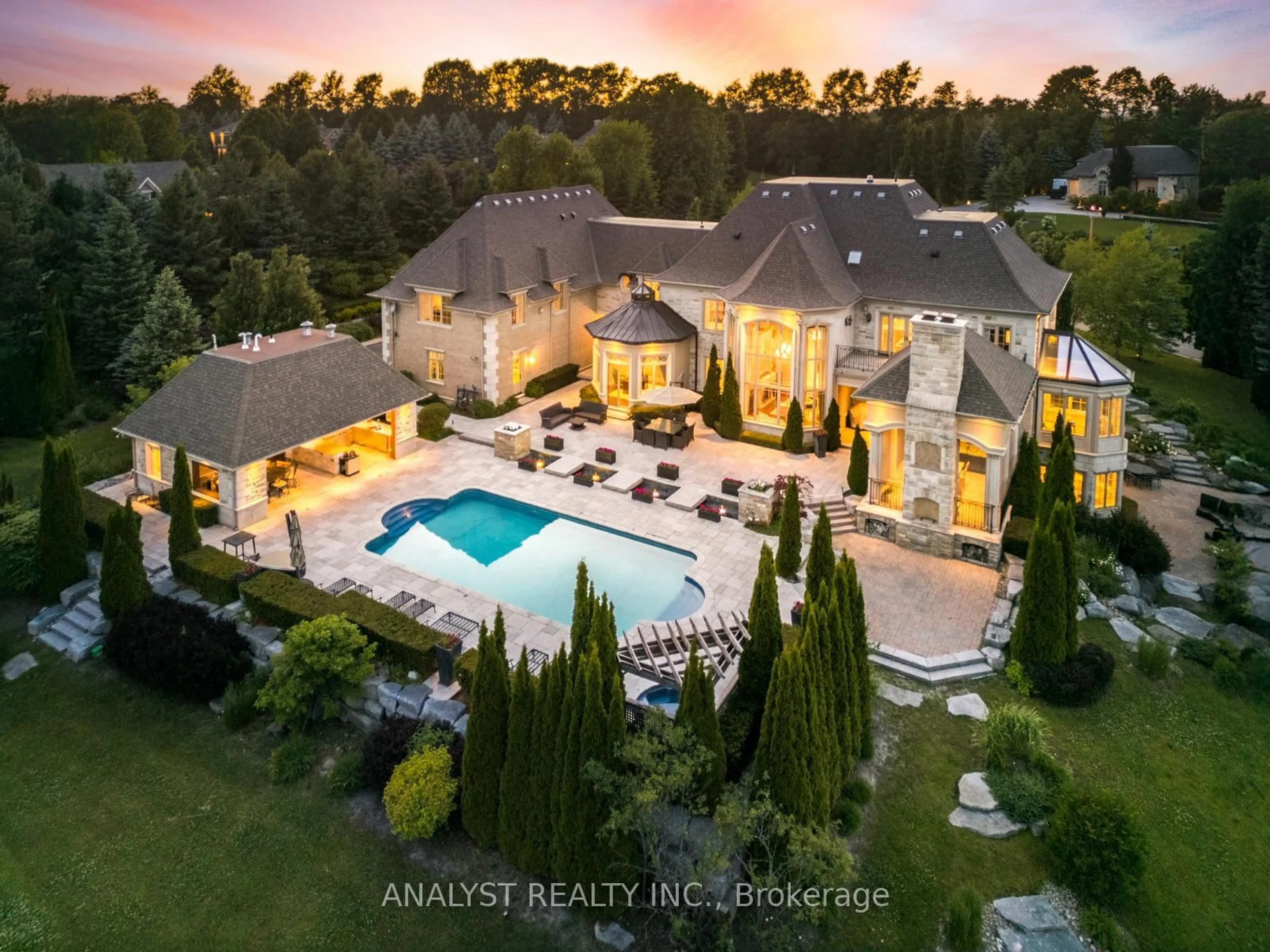 A pic from outside/outdoor area/front of a property/back of a property/a pic from drone, water/lake/river/ocean view for 86 Eden Vale Dr, King Ontario L7B 1L8