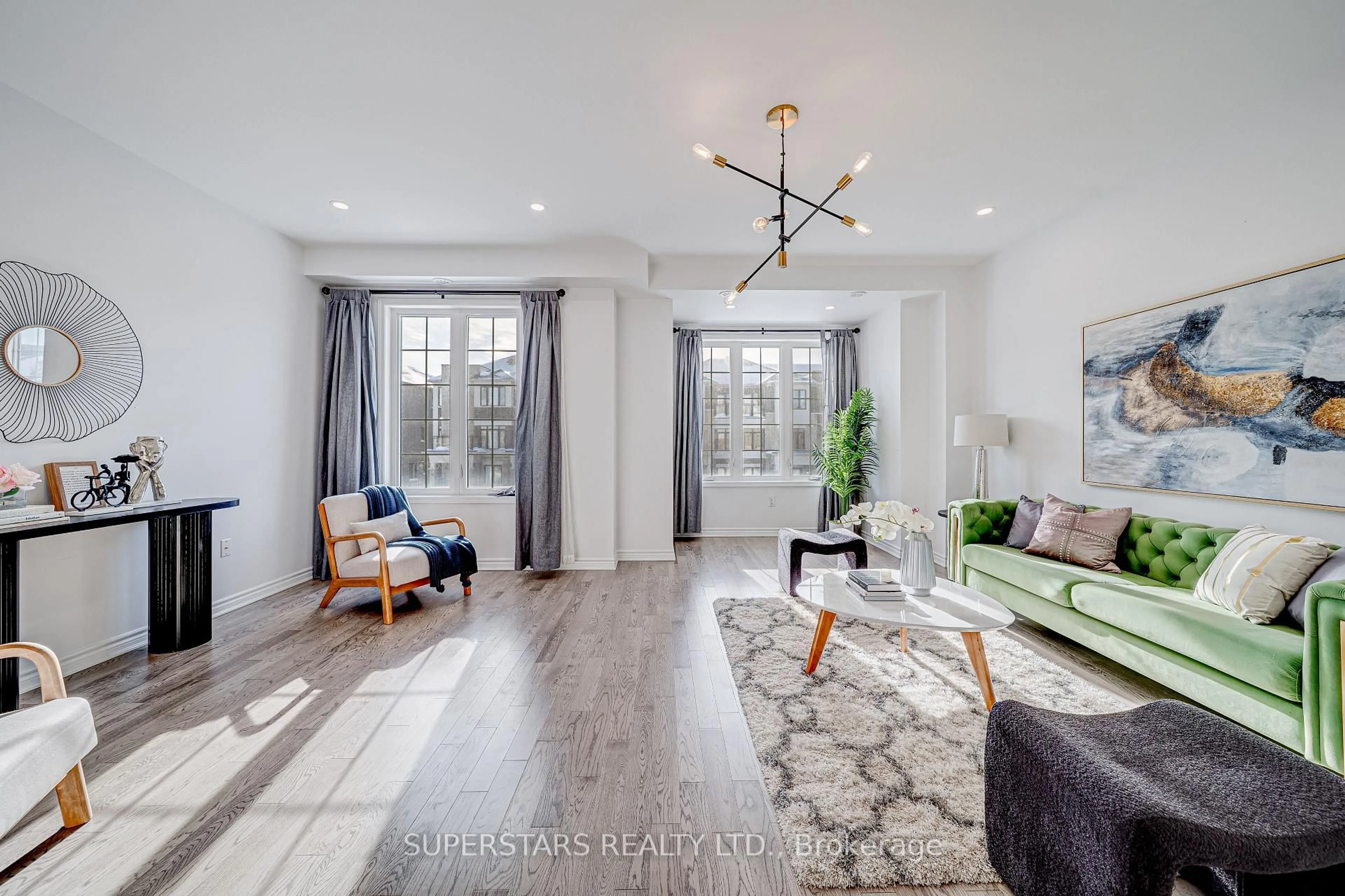 Indoor entryway for 88 William F Bell Pkwy, Richmond Hill Ontario L4S 0K4