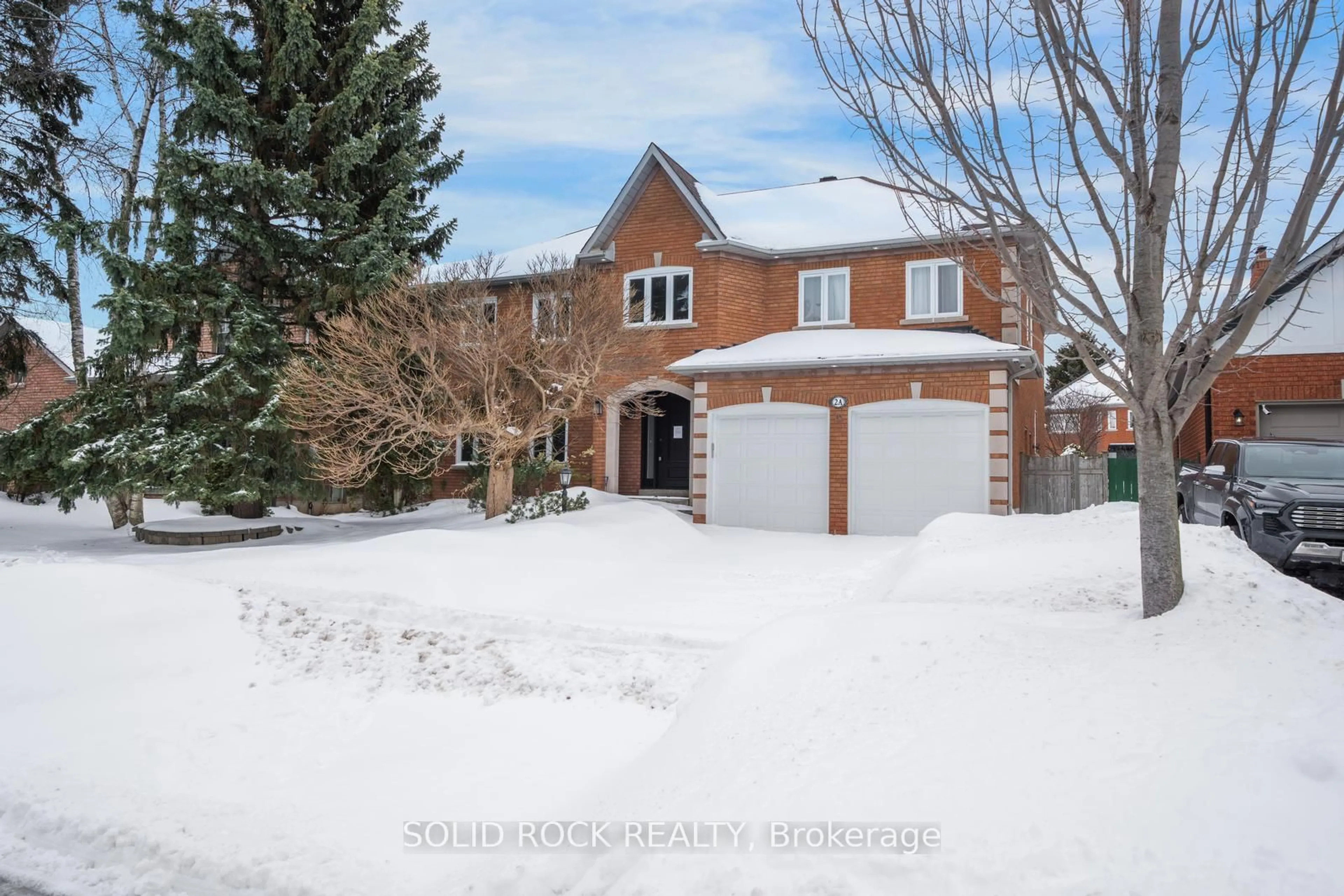 A pic from outside/outdoor area/front of a property/back of a property/a pic from drone, street for 2A Chiltern Hill, Richmond Hill Ontario L4B 3B9