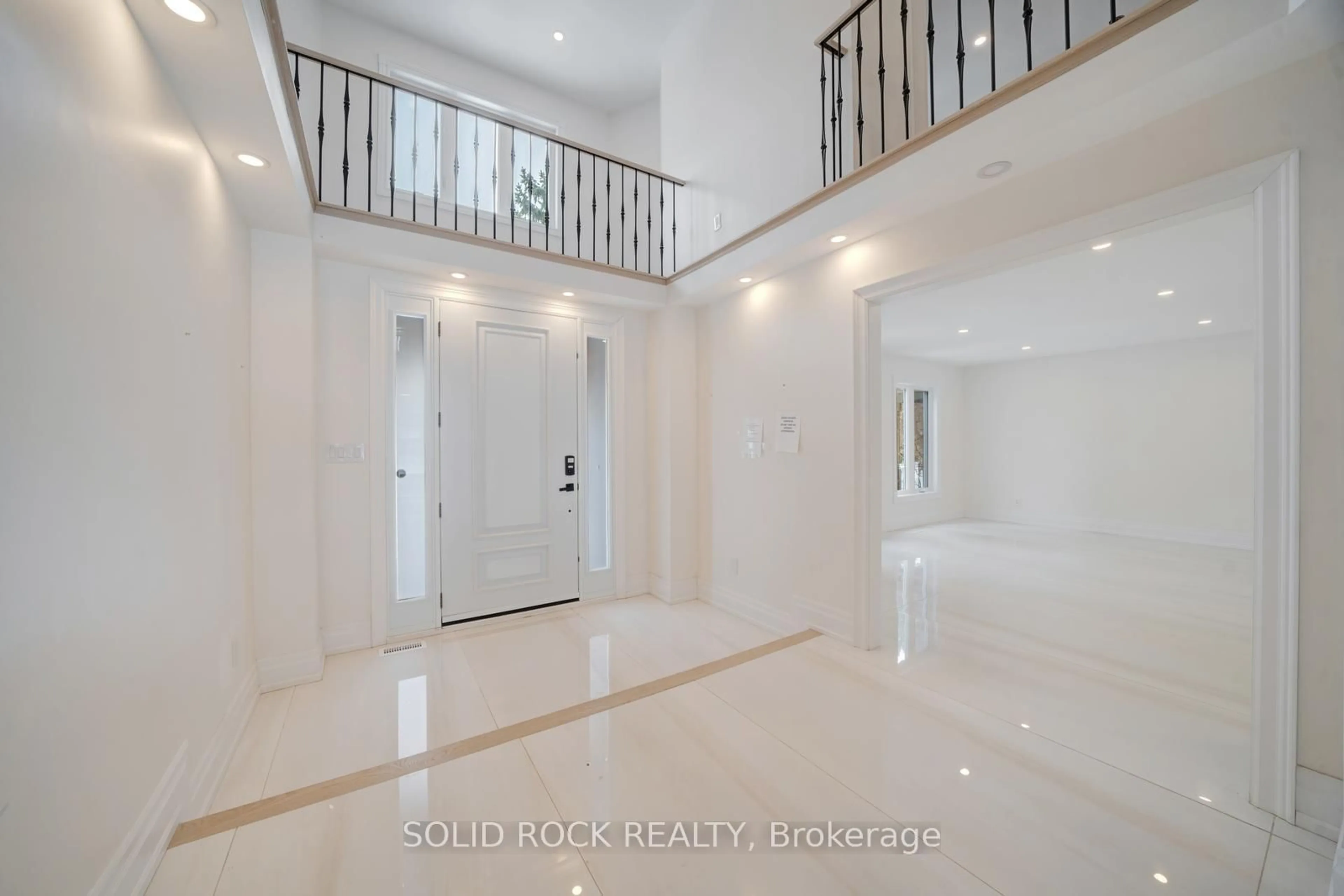 Indoor foyer for 2A Chiltern Hill, Richmond Hill Ontario L4B 3B9