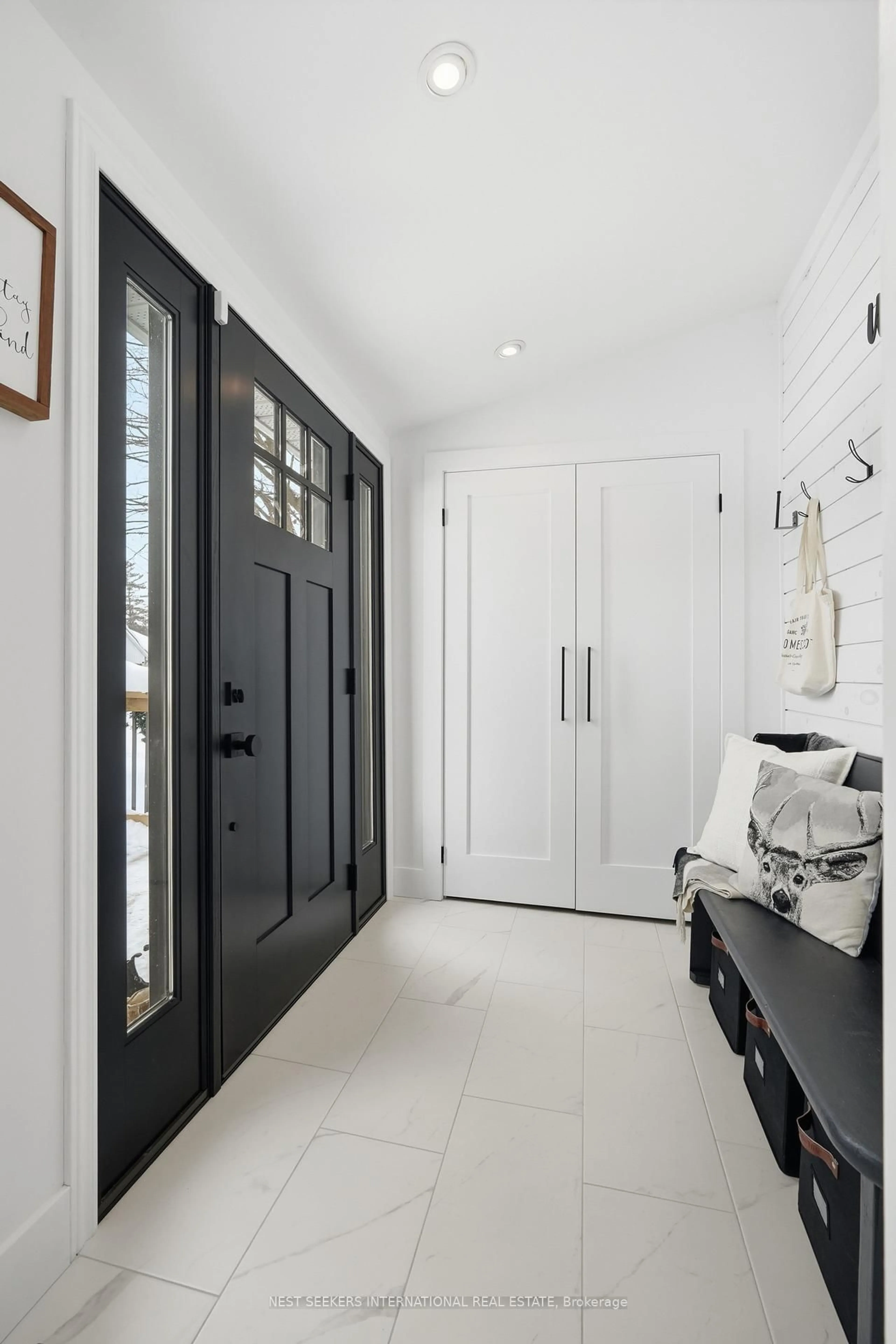 Indoor entryway for 920 Barry Ave, Innisfil Ontario L0L 1W0