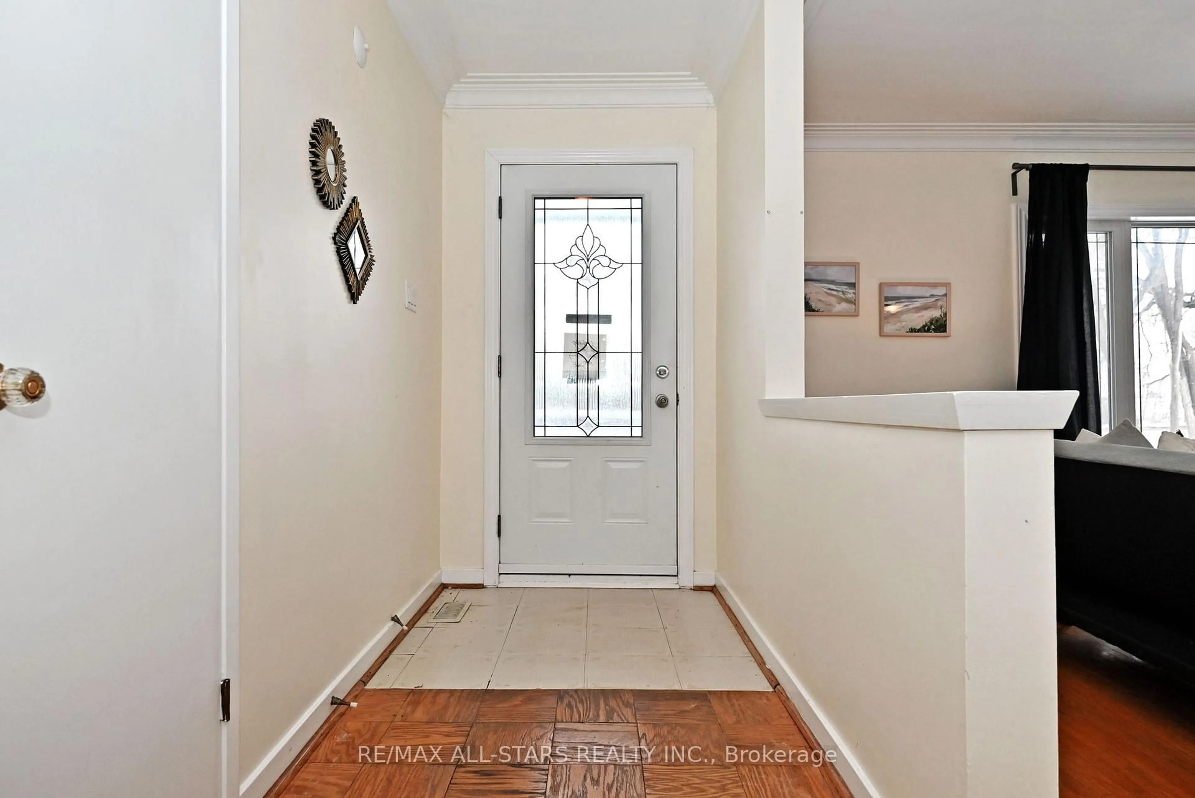 Indoor entryway for 14472 Highway 48, Whitchurch-Stouffville Ontario L4A 7X3