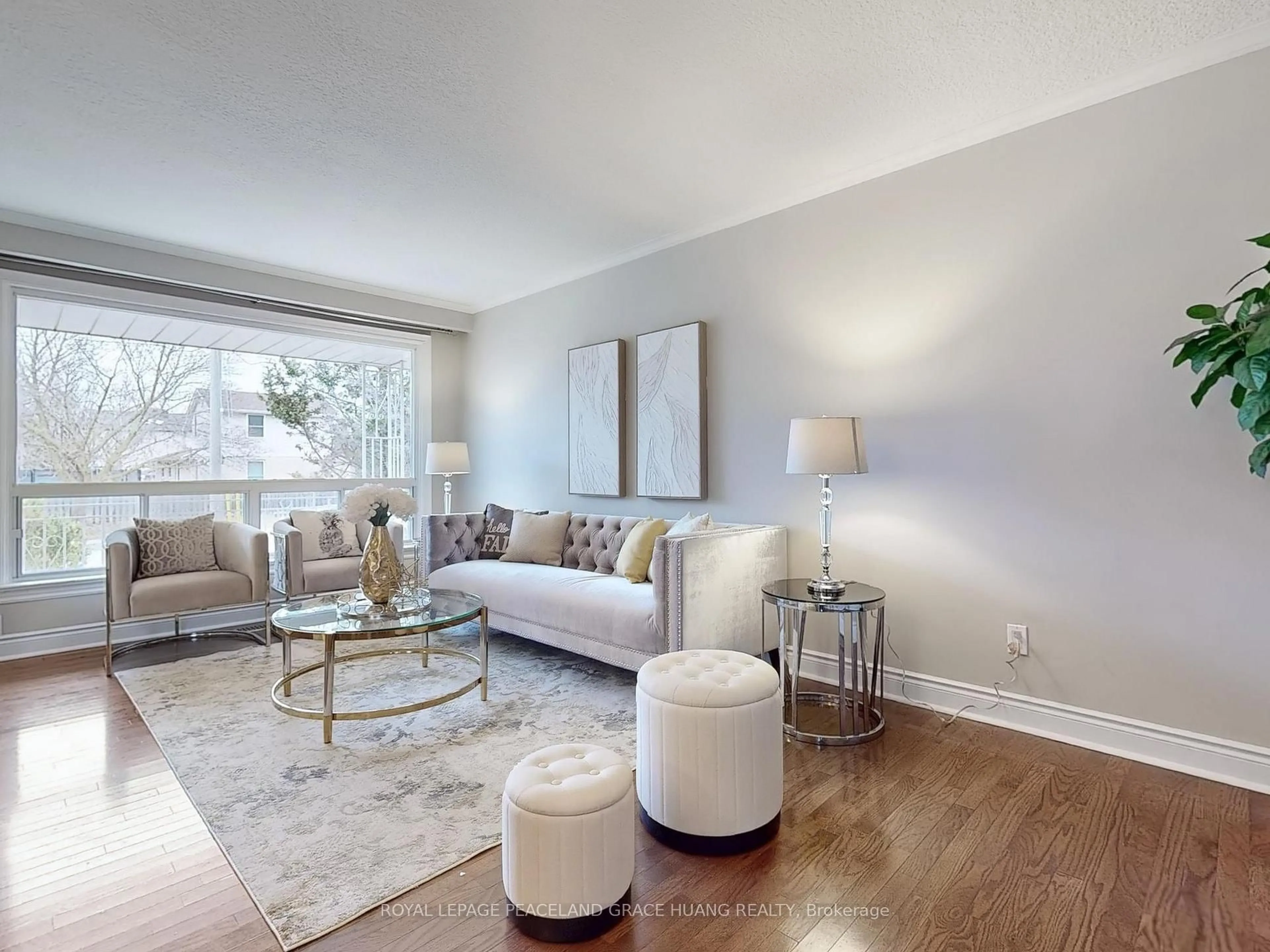 Living room with furniture, unknown for 368 Balkan Rd, Richmond Hill Ontario L4C 2P1