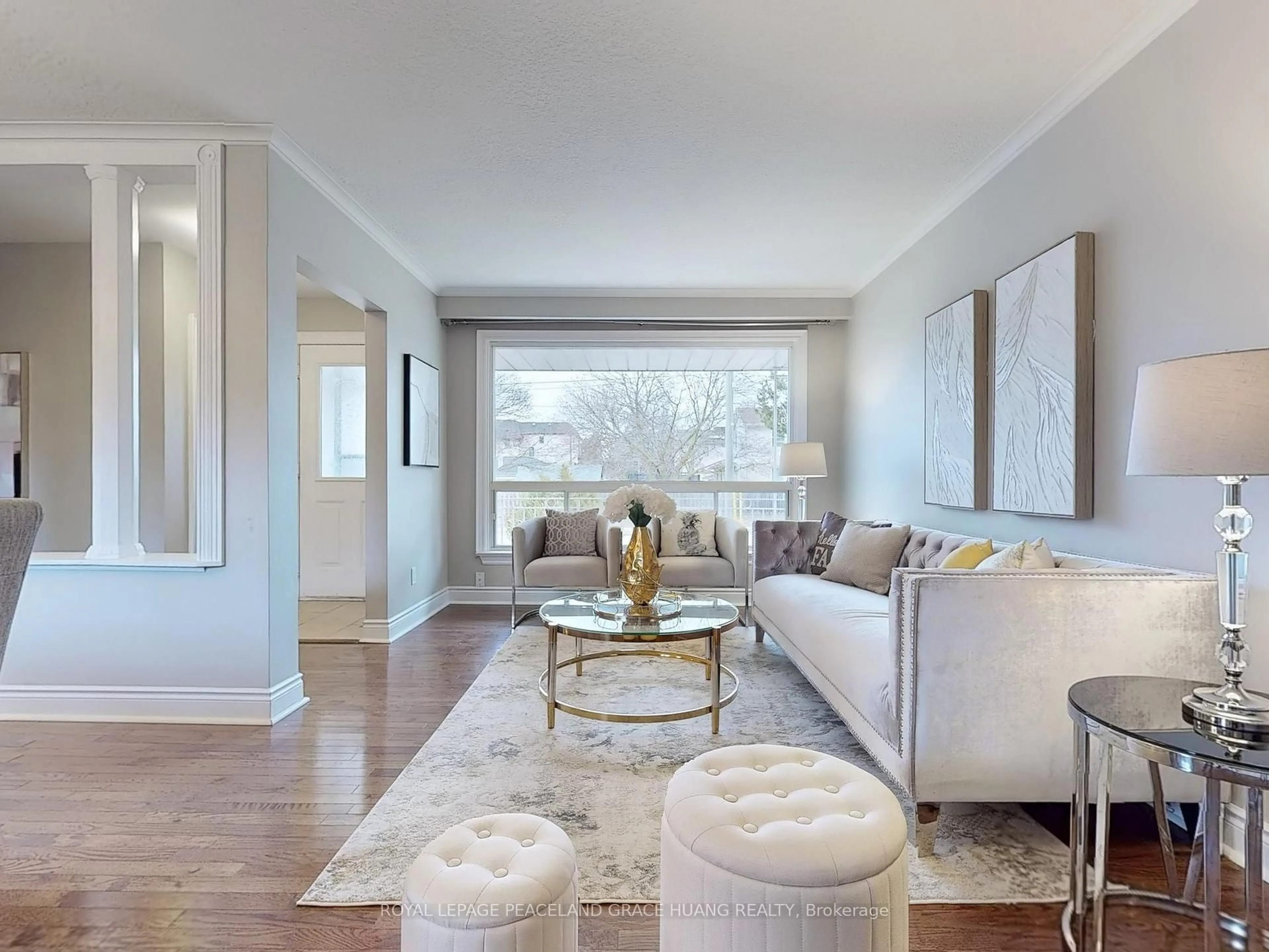 Living room with furniture, wood/laminate floor for 368 Balkan Rd, Richmond Hill Ontario L4C 2P1