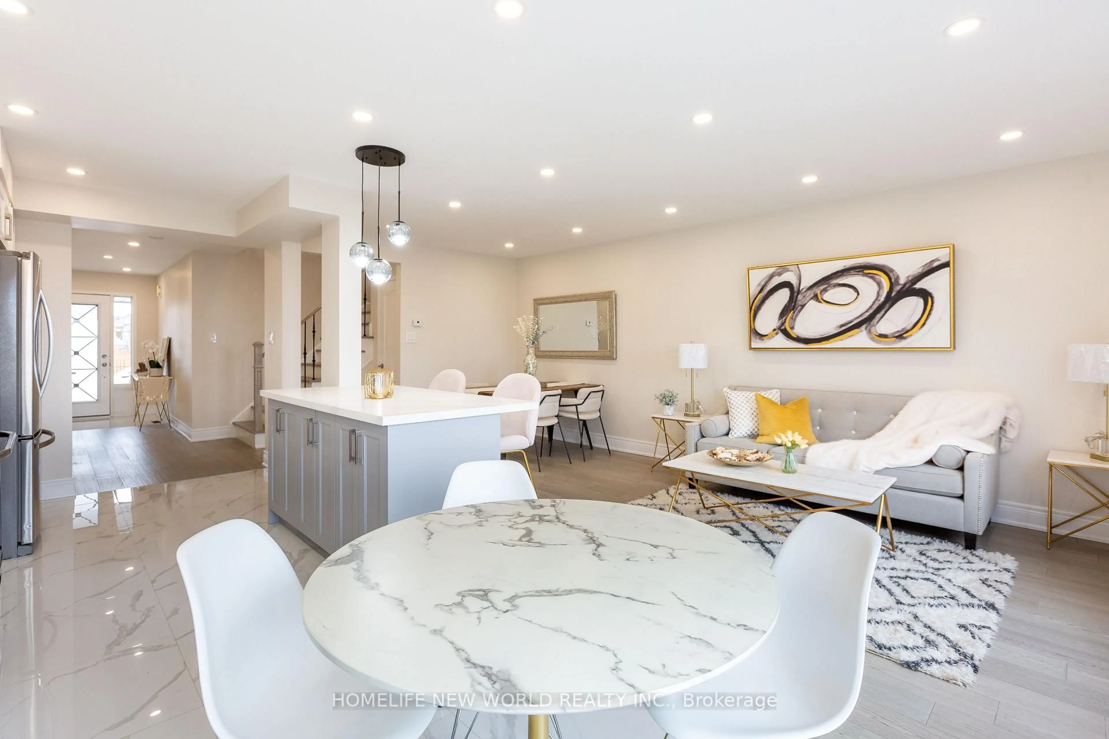 Open concept kitchen, ceramic/tile floor for 164 Banbrooke Cres, Newmarket Ontario L3X 2W6