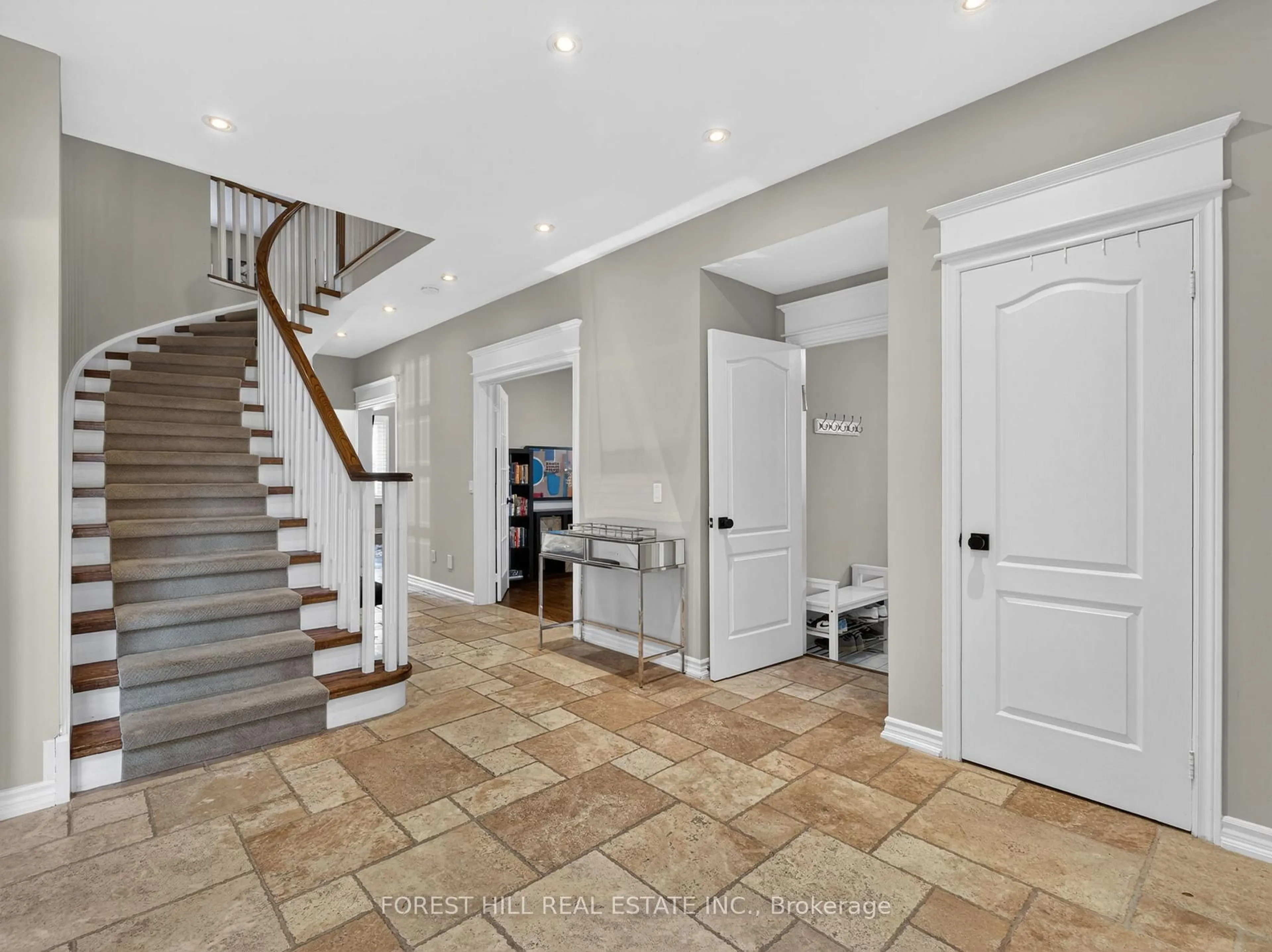 Unknown for 32 Mulholland Dr, Vaughan Ontario L4J 7T7