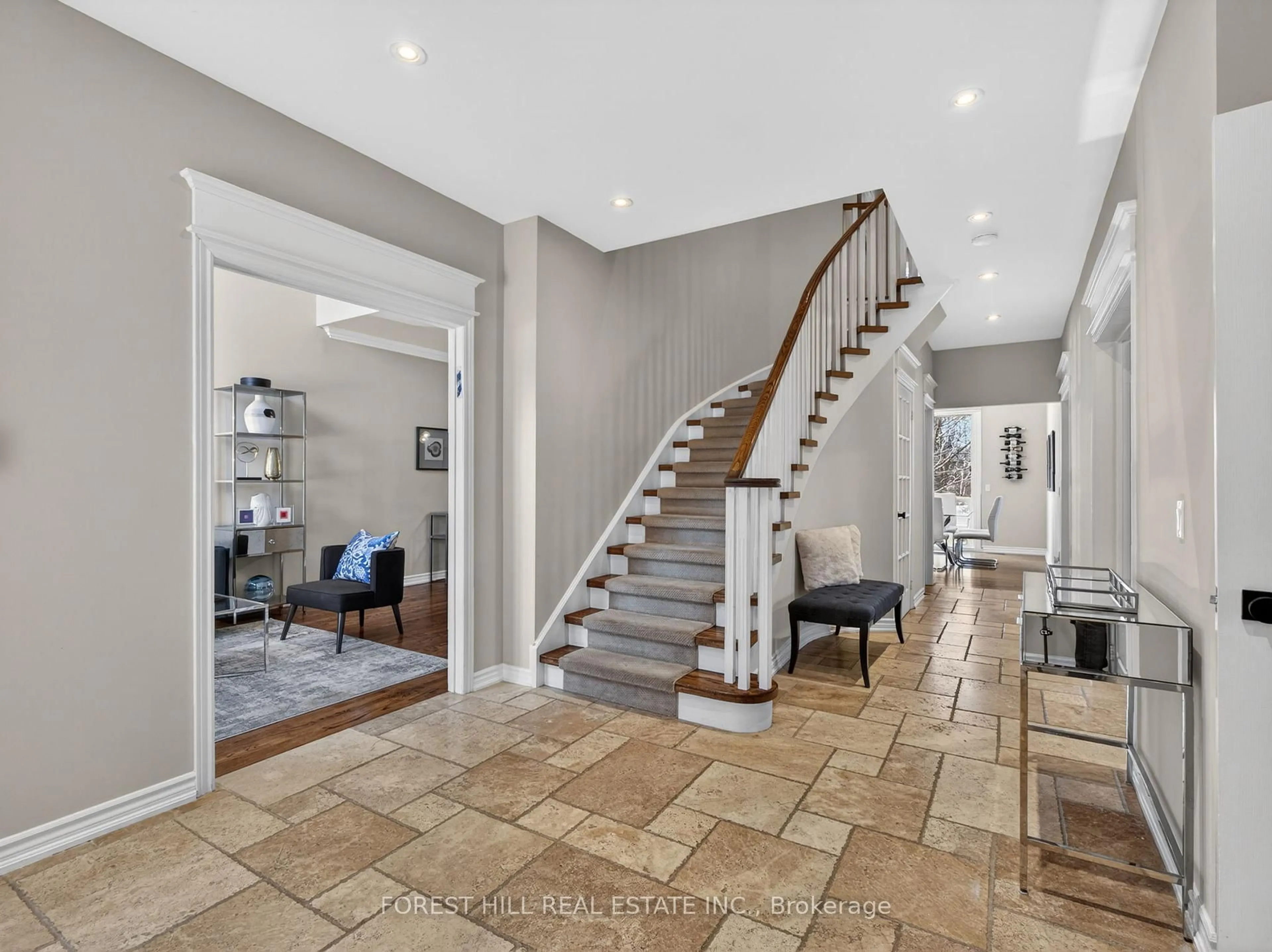 Indoor entryway for 32 Mulholland Dr, Vaughan Ontario L4J 7T7
