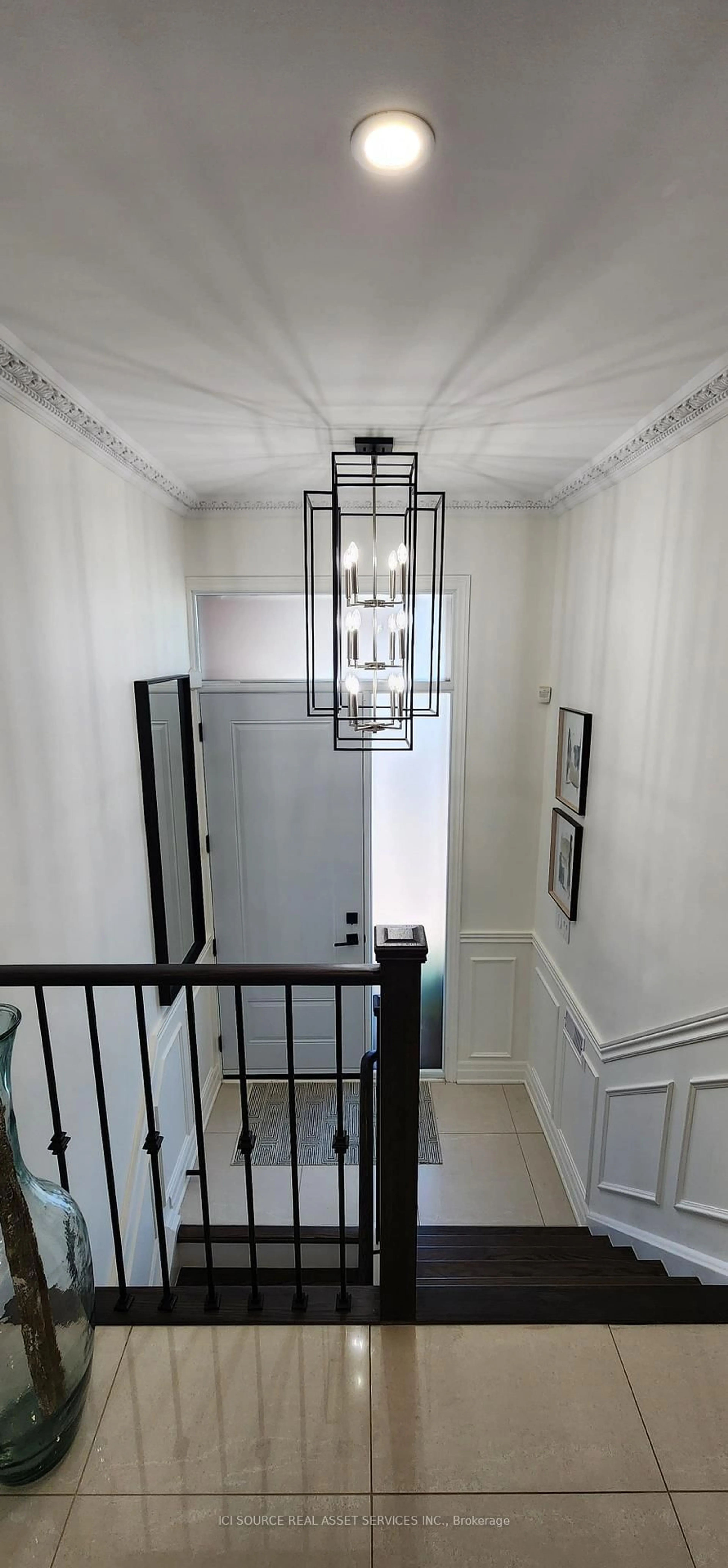 Indoor foyer for 438 Woodbridge Ave, Vaughan Ontario L4L 2T4