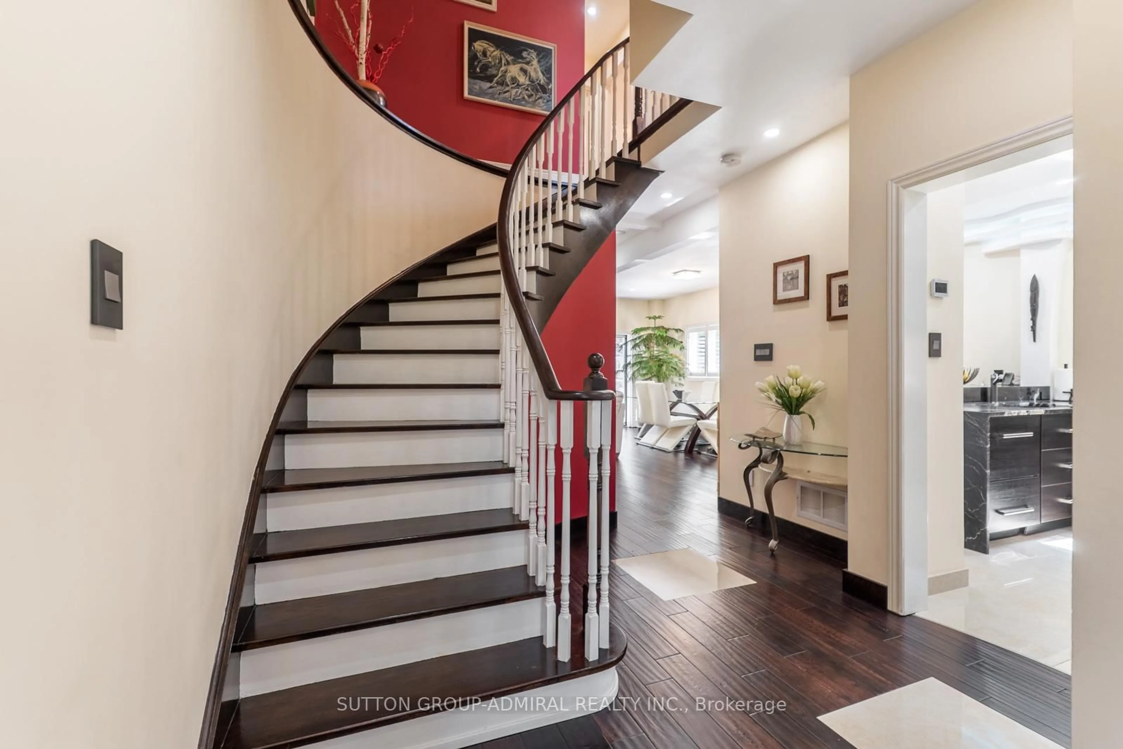 Unknown for 626 College Manor Dr, Newmarket Ontario L3Y 8M7