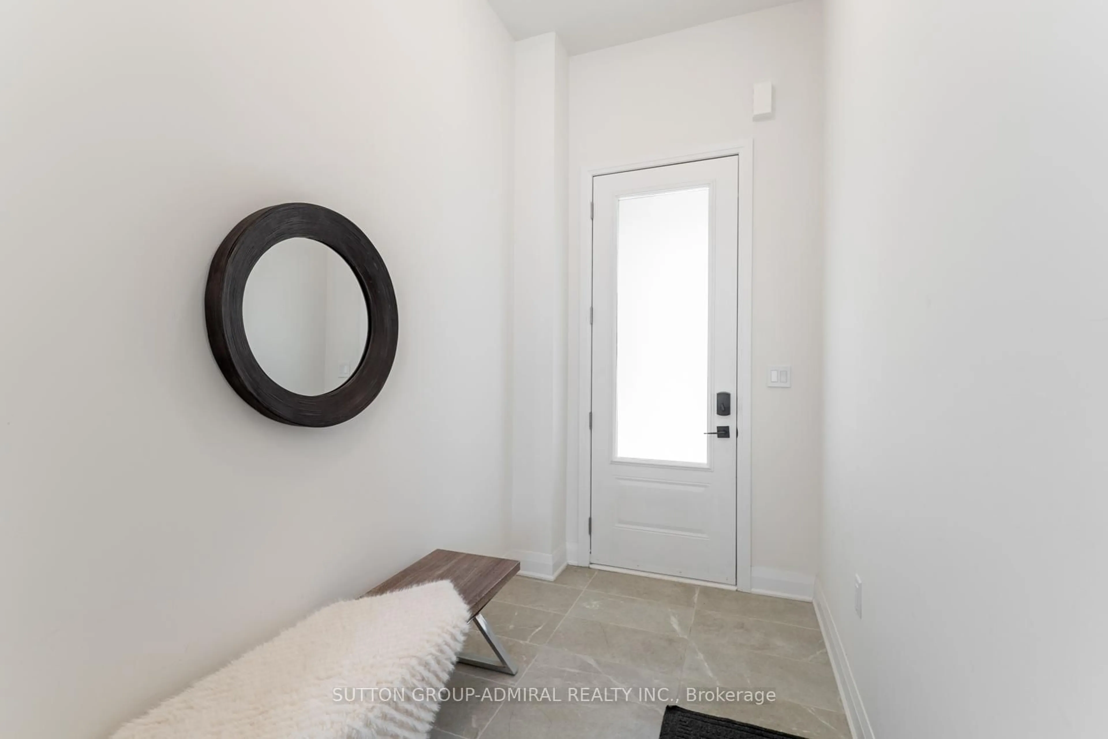 Indoor entryway for 2 Lois Torrance Tr, Uxbridge Ontario L9P 0R9