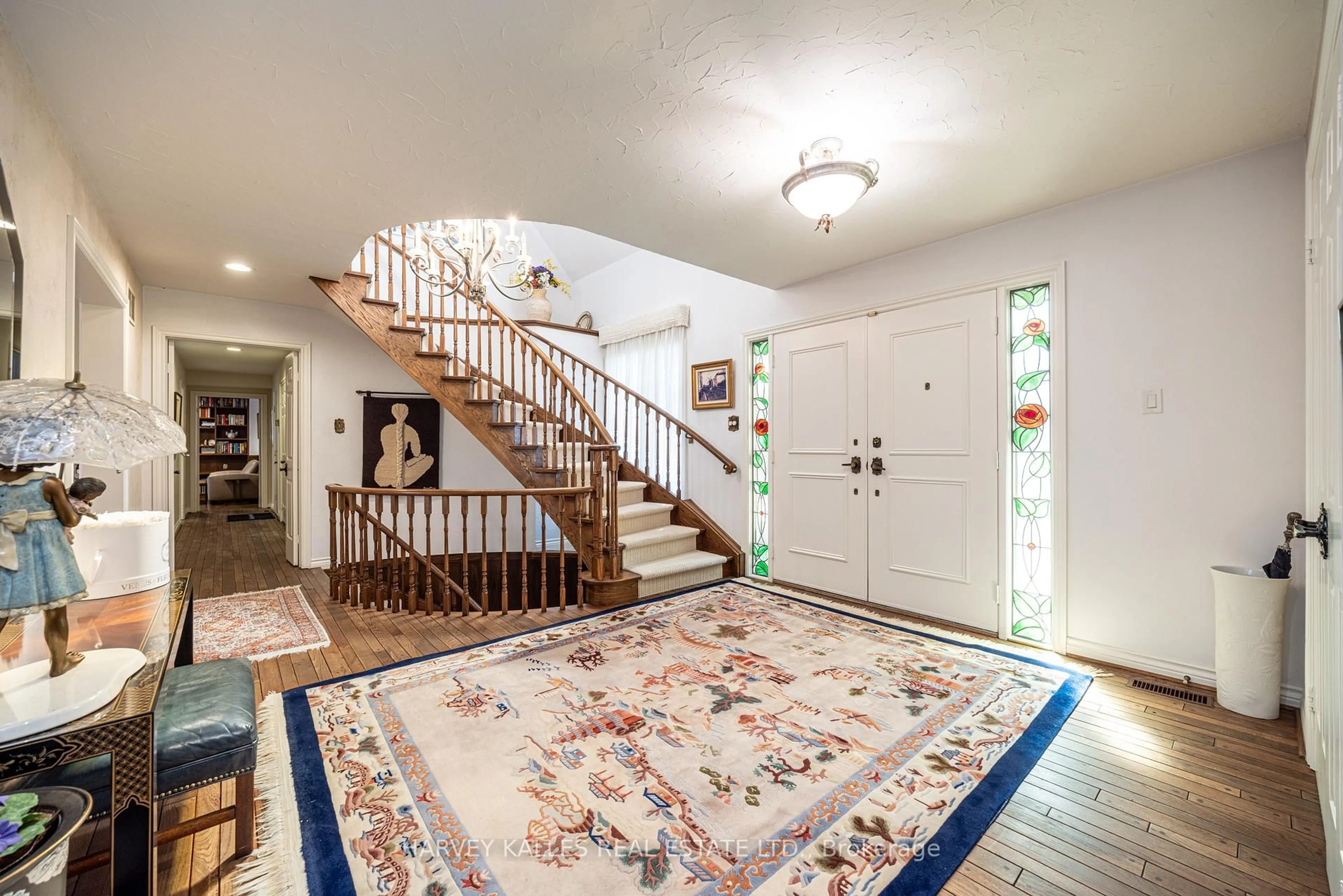 Indoor entryway for 10 Whitelaw Crt, Markham Ontario L3T 5E7