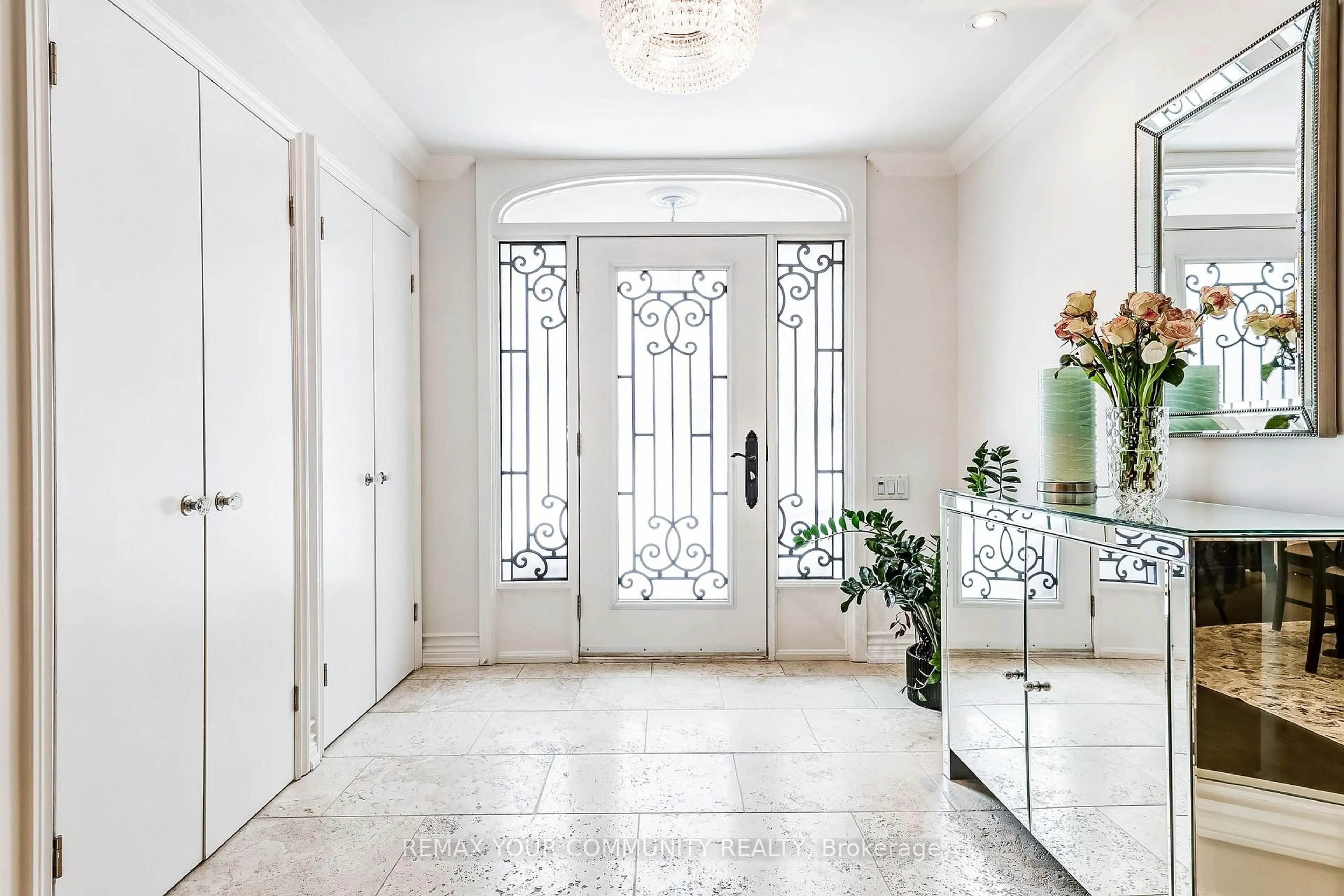 Indoor entryway for 30 Deanbank Dr, Markham Ontario L3T 1Z3