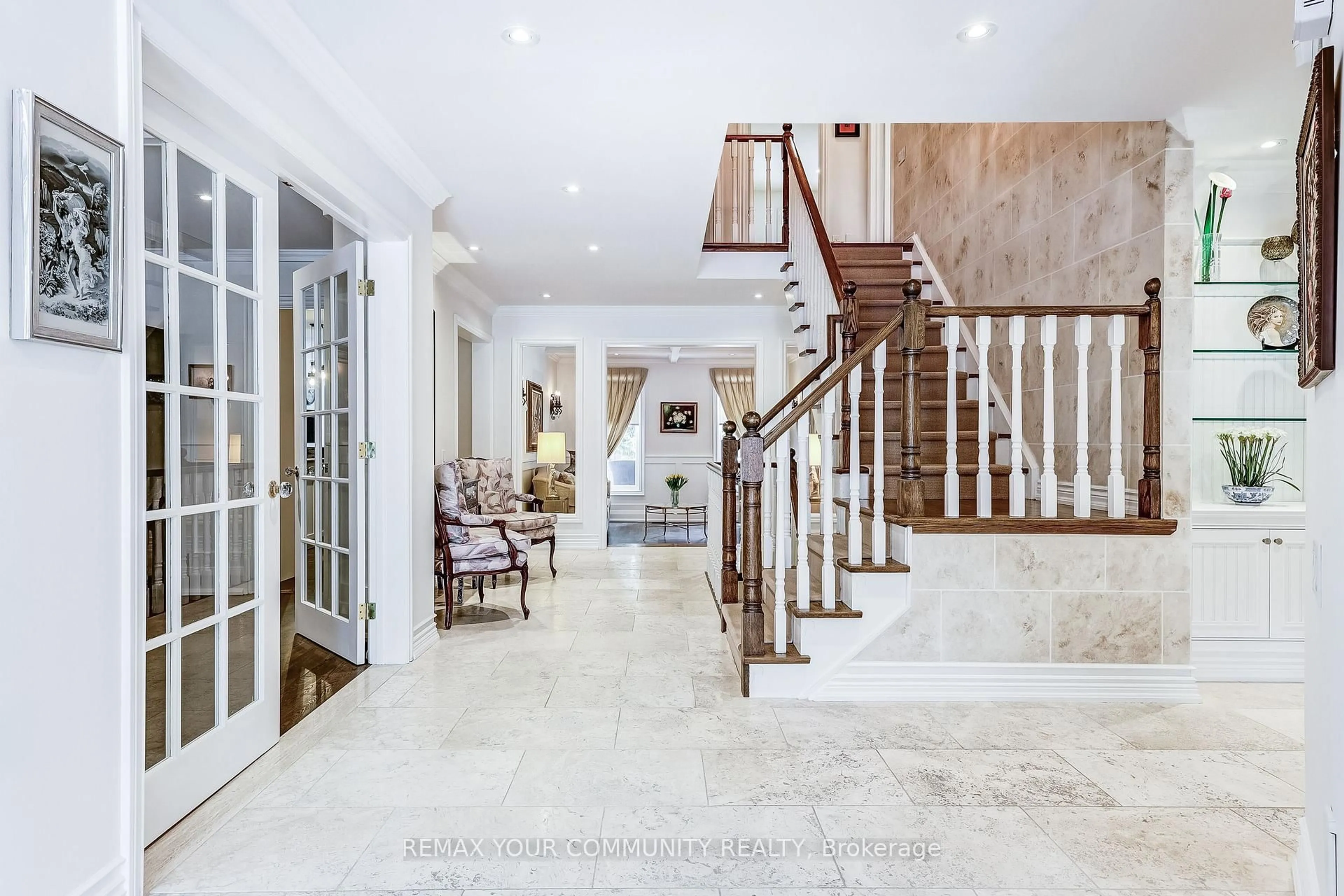 Indoor foyer for 30 Deanbank Dr, Markham Ontario L3T 1Z3