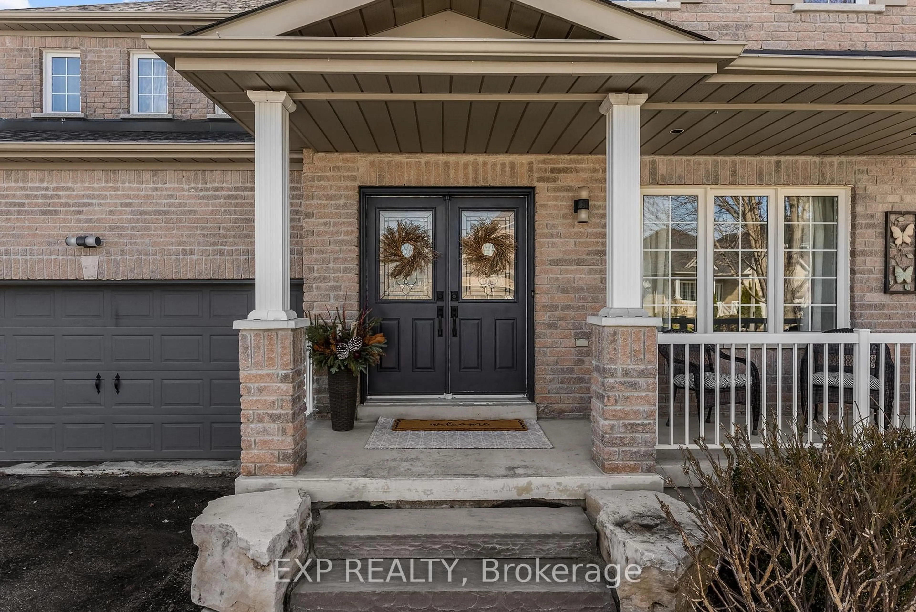 Indoor entryway for 14 Whitestone Dr, Georgina Ontario L4P 0A3