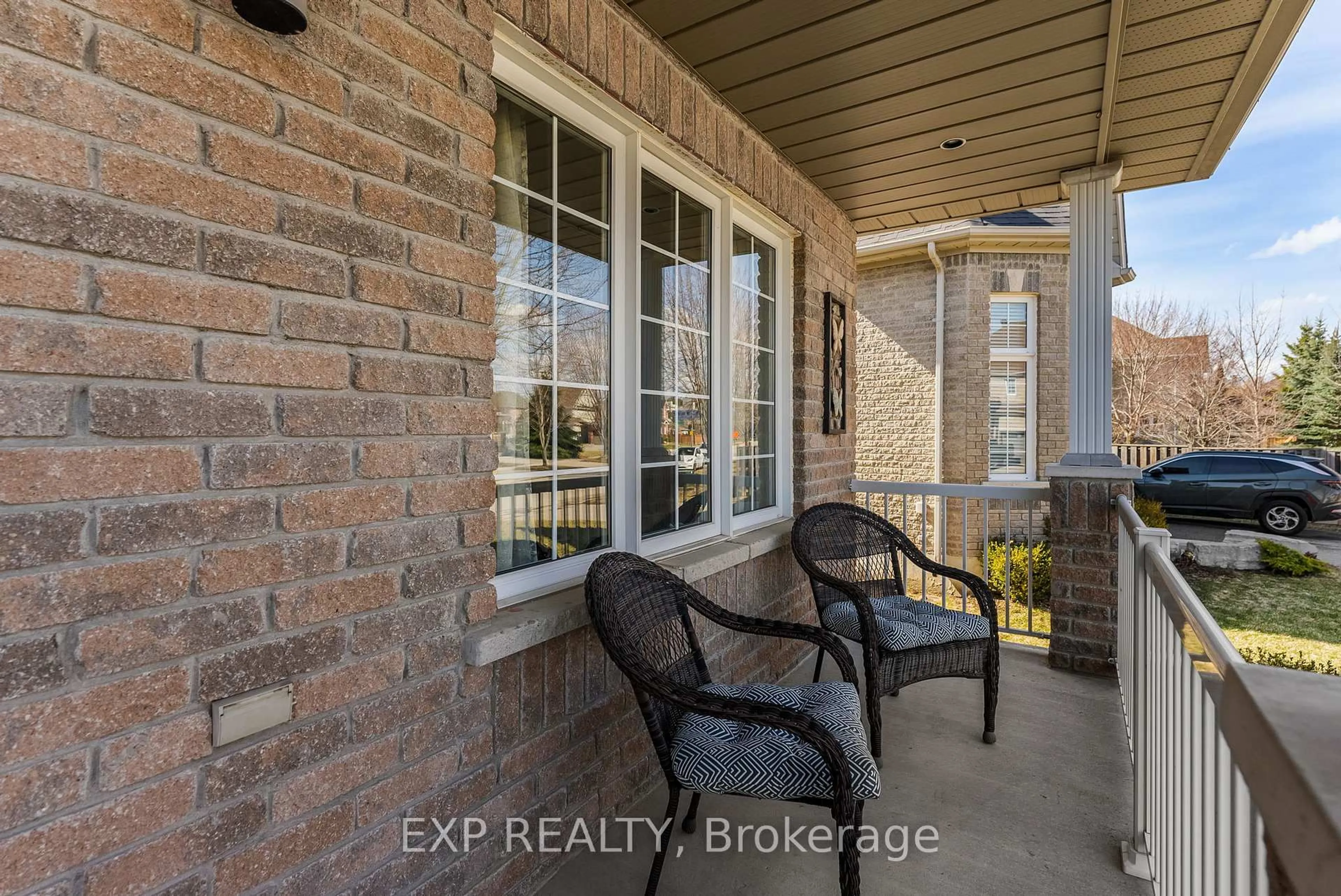 Indoor entryway for 14 Whitestone Dr, Georgina Ontario L4P 0A3