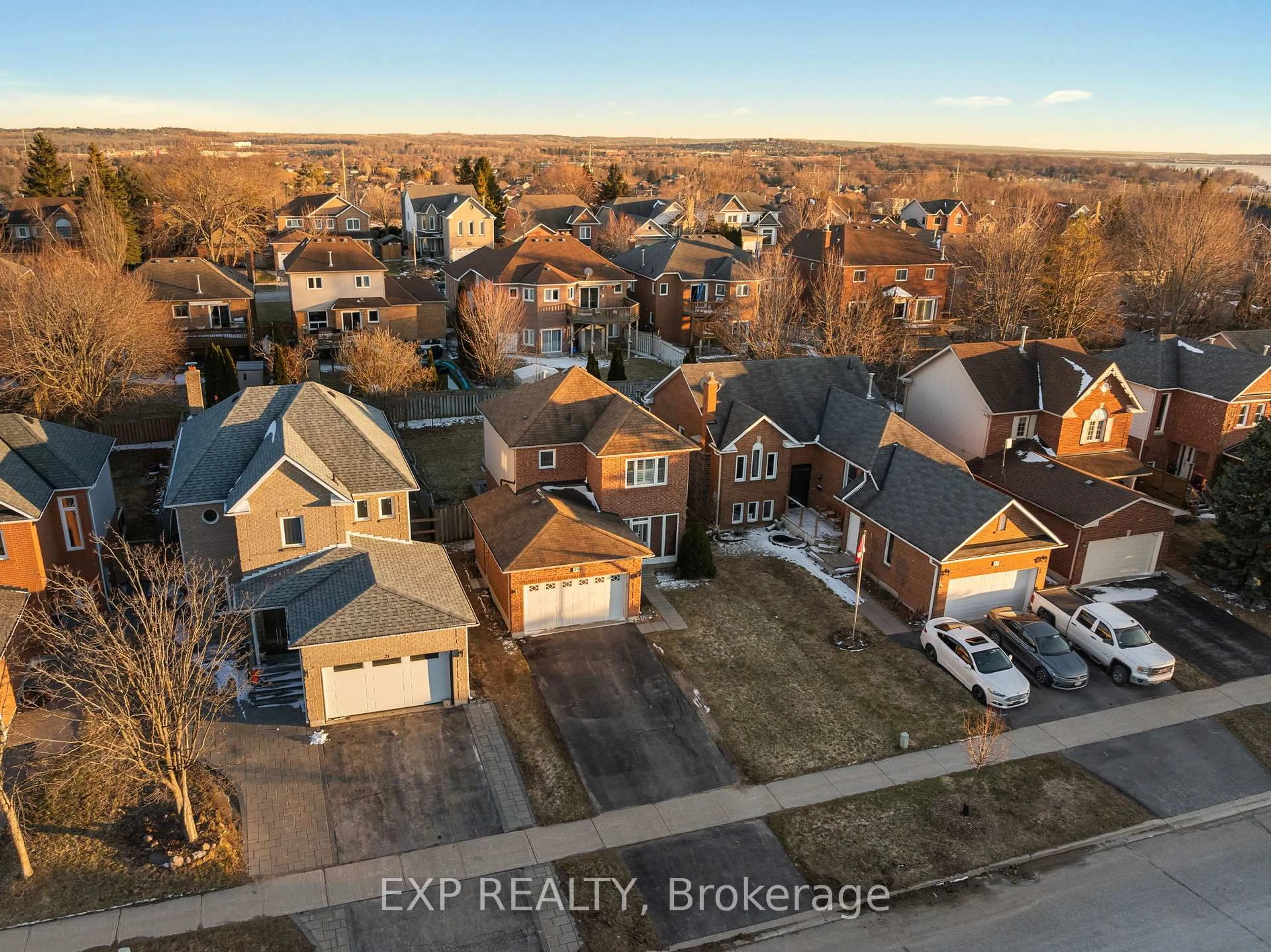 A pic from outside/outdoor area/front of a property/back of a property/a pic from drone, street for 19 Natanya Blvd, Georgina Ontario L4P 3R6