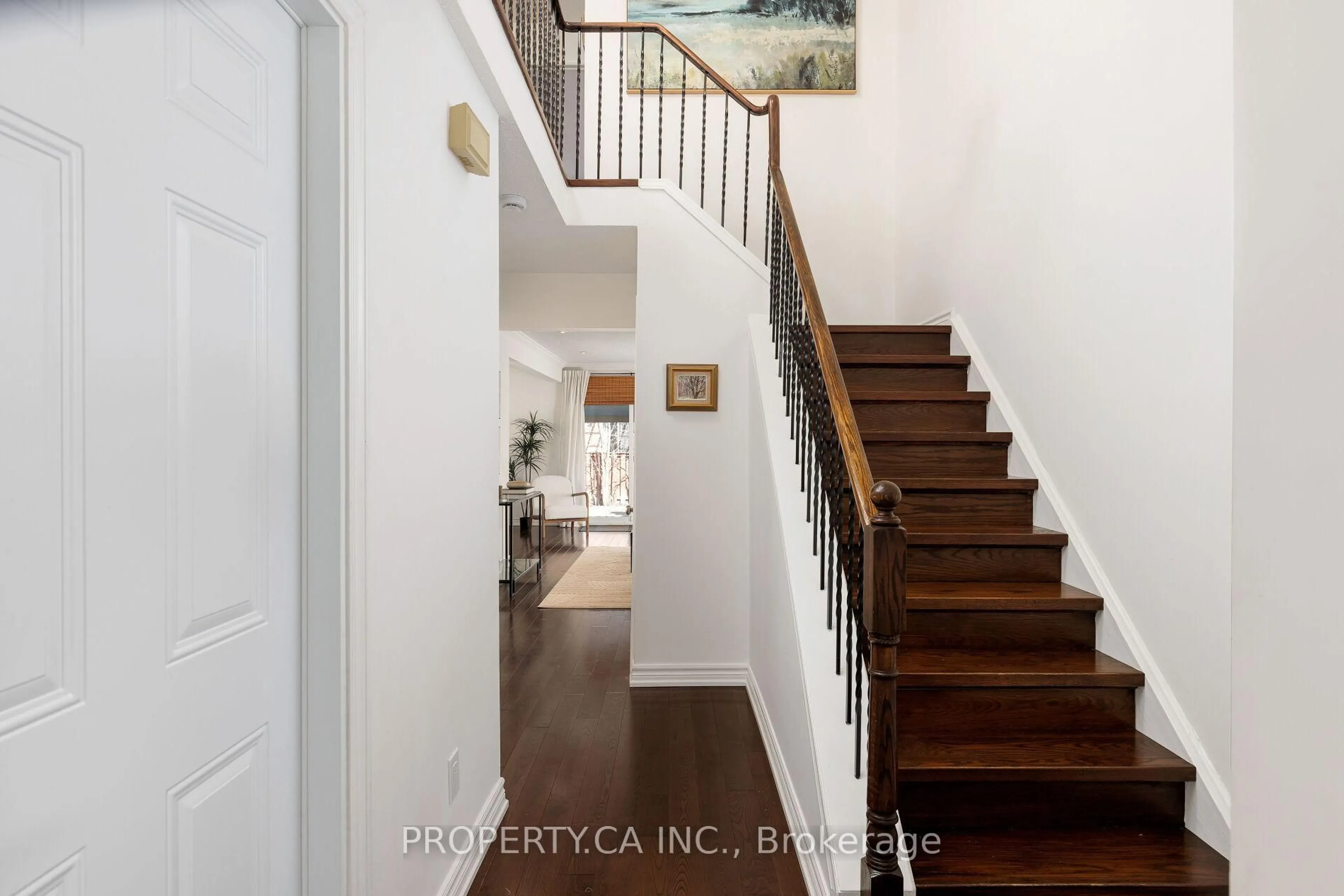 Indoor entryway for 42 Cog Hill Dr, Vaughan Ontario L4K 1M7