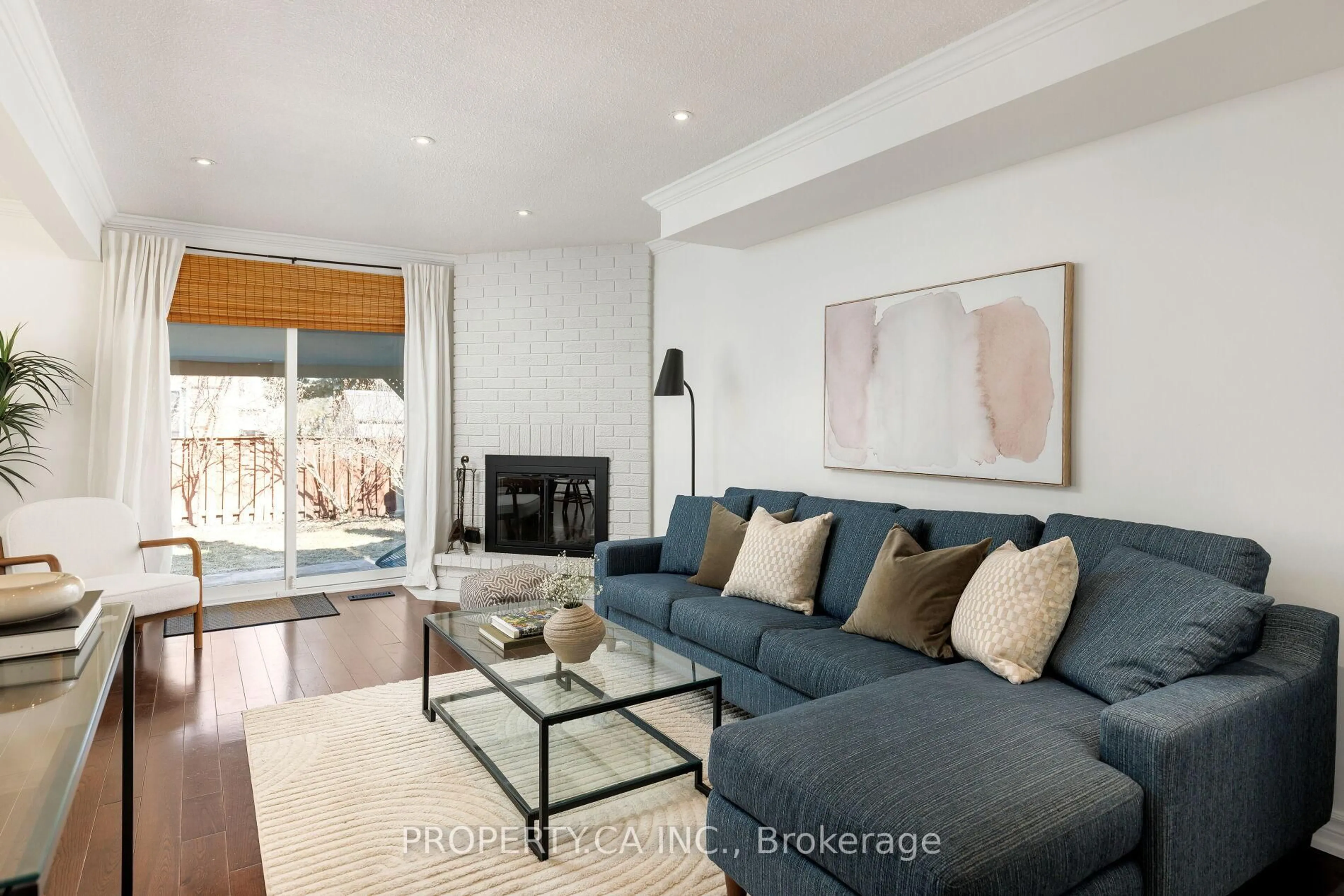 Living room with furniture, unknown for 42 Cog Hill Dr, Vaughan Ontario L4K 1M7