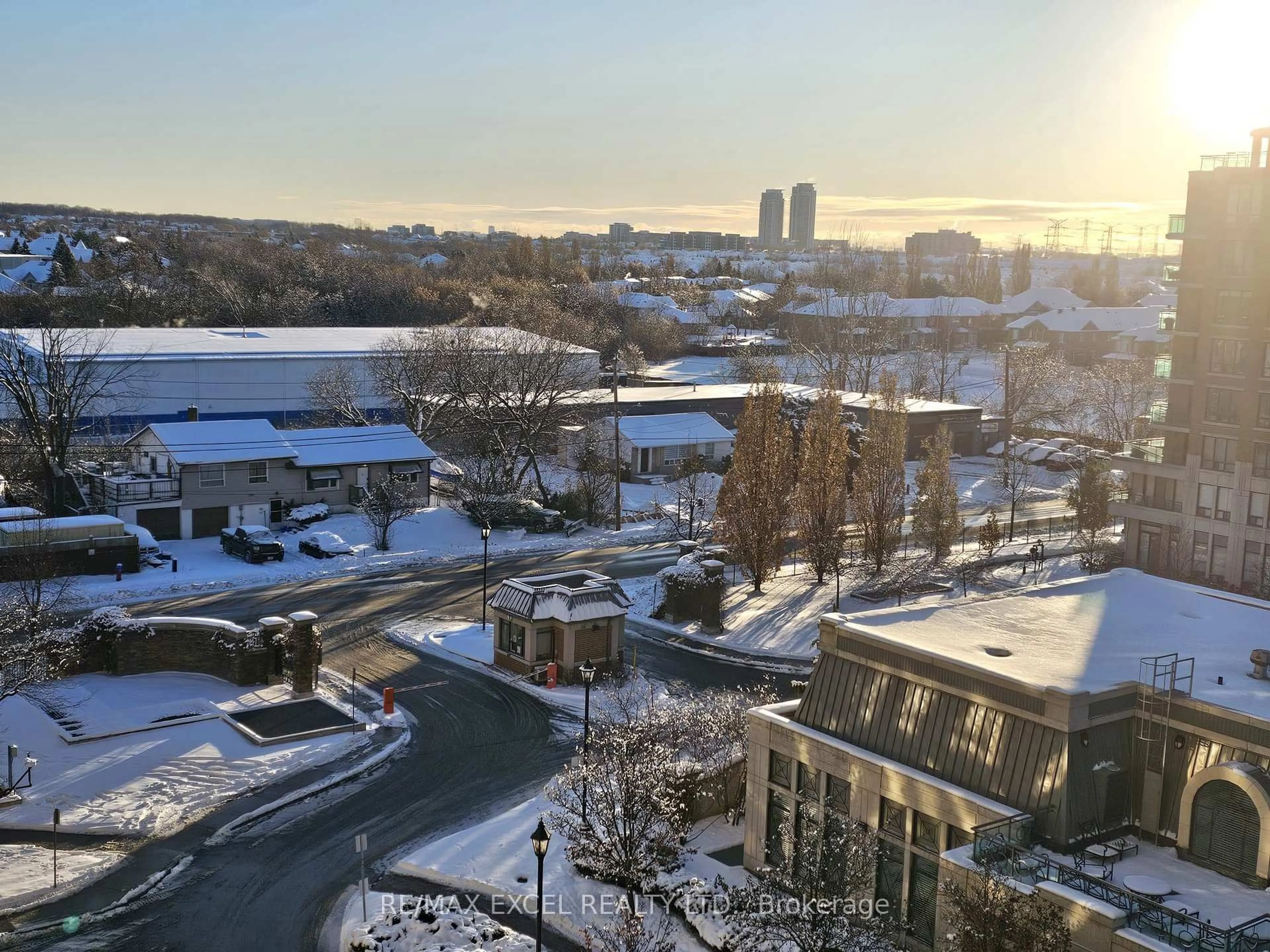 A pic from outside/outdoor area/front of a property/back of a property/a pic from drone, unknown for 350 Red Maple Rd #712, Richmond Hill Ontario L4C 0T5