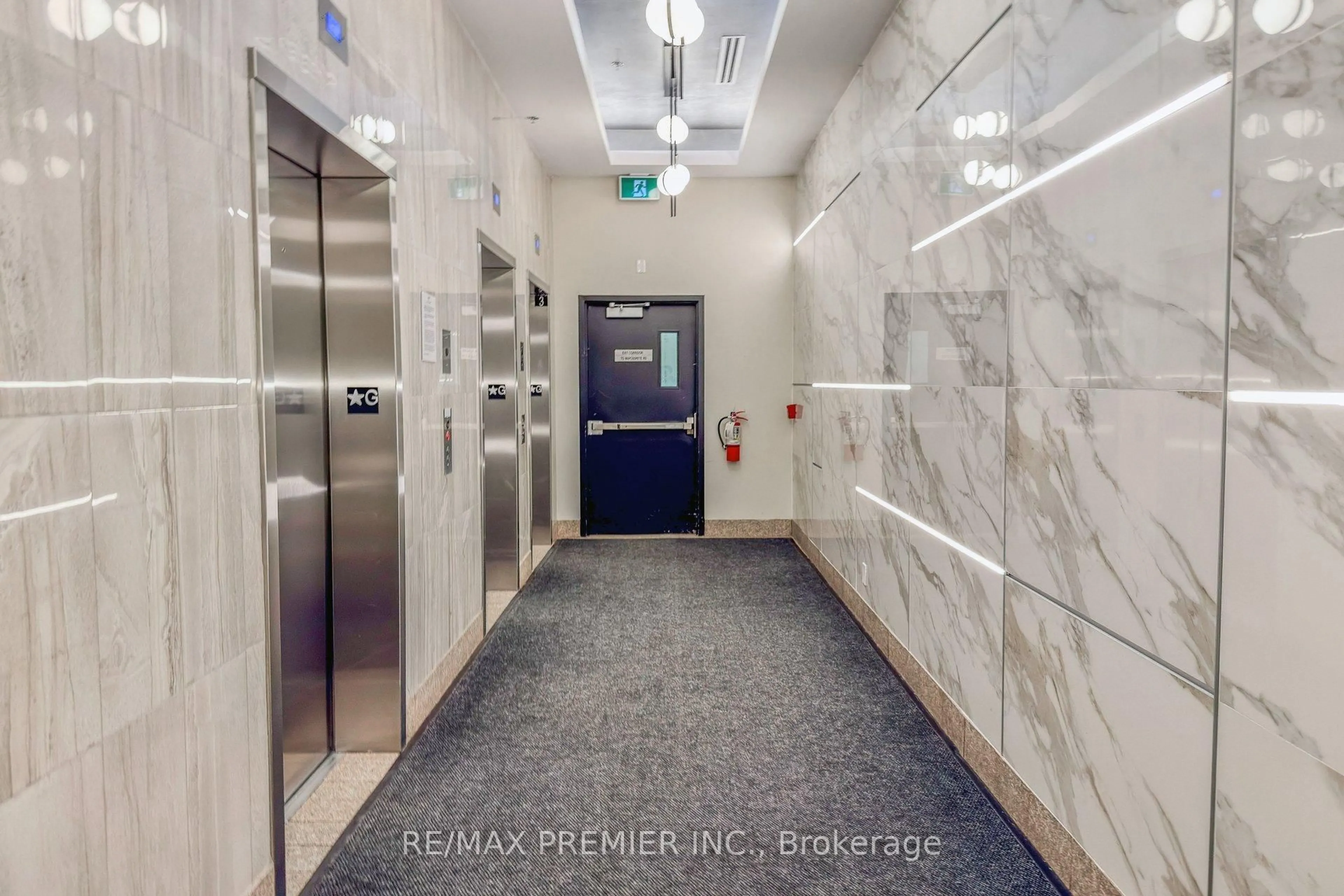 Indoor foyer for 2910 Highway 7 #1807, Vaughan Ontario L4K 2M7