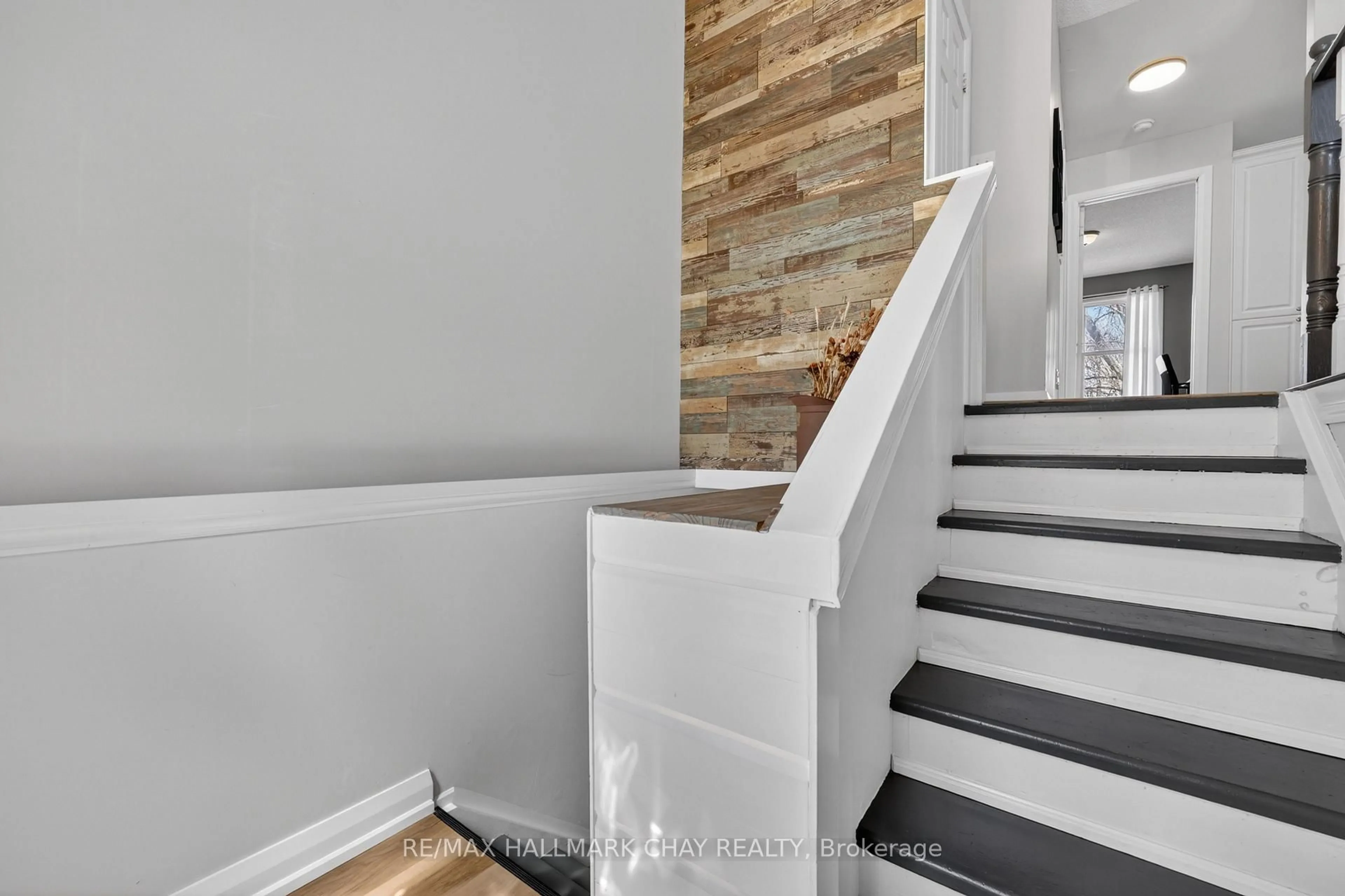 Stairs for 58 Biscayne Blvd, Georgina Ontario L4P 3M8