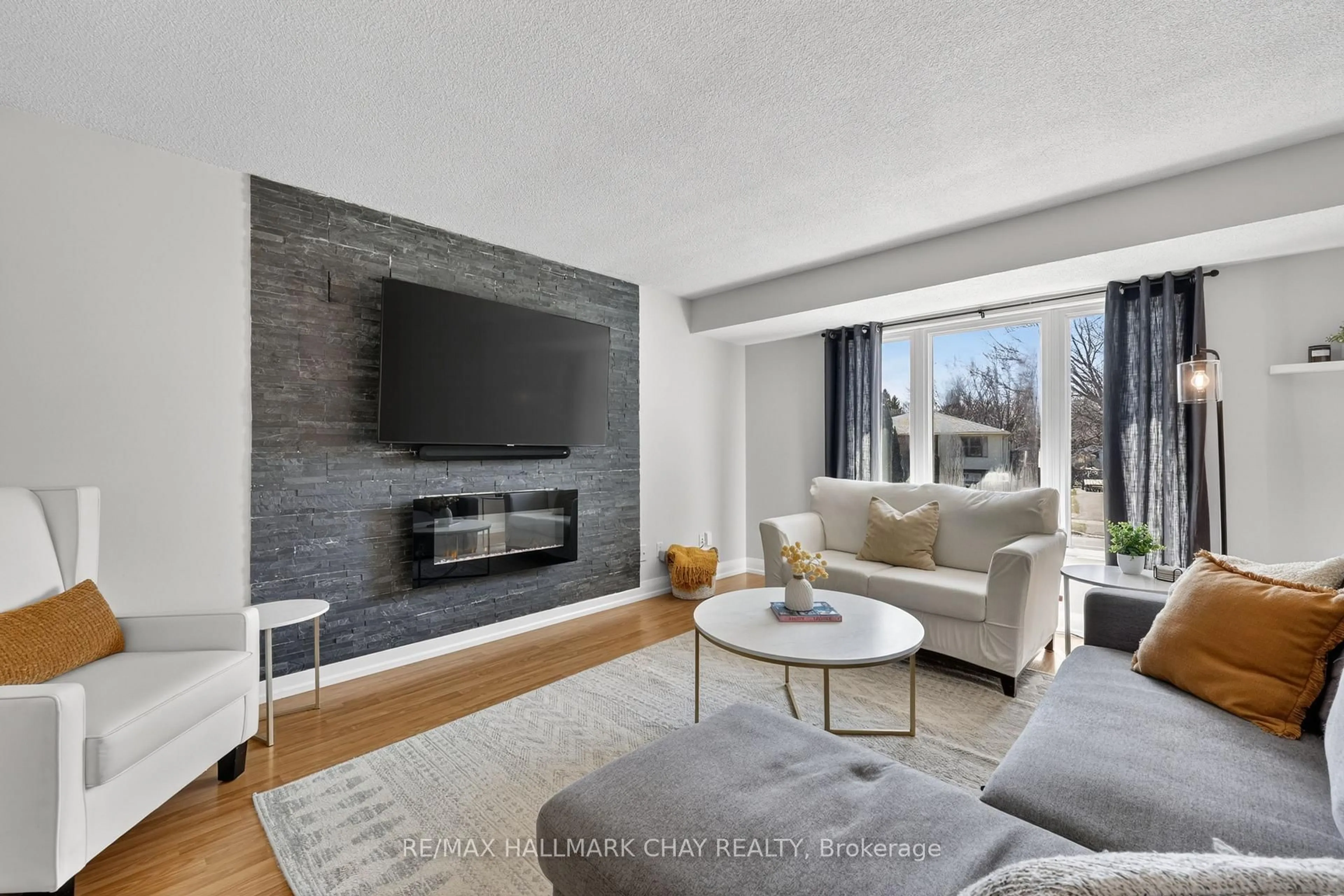 Living room with furniture, unknown for 58 Biscayne Blvd, Georgina Ontario L4P 3M8