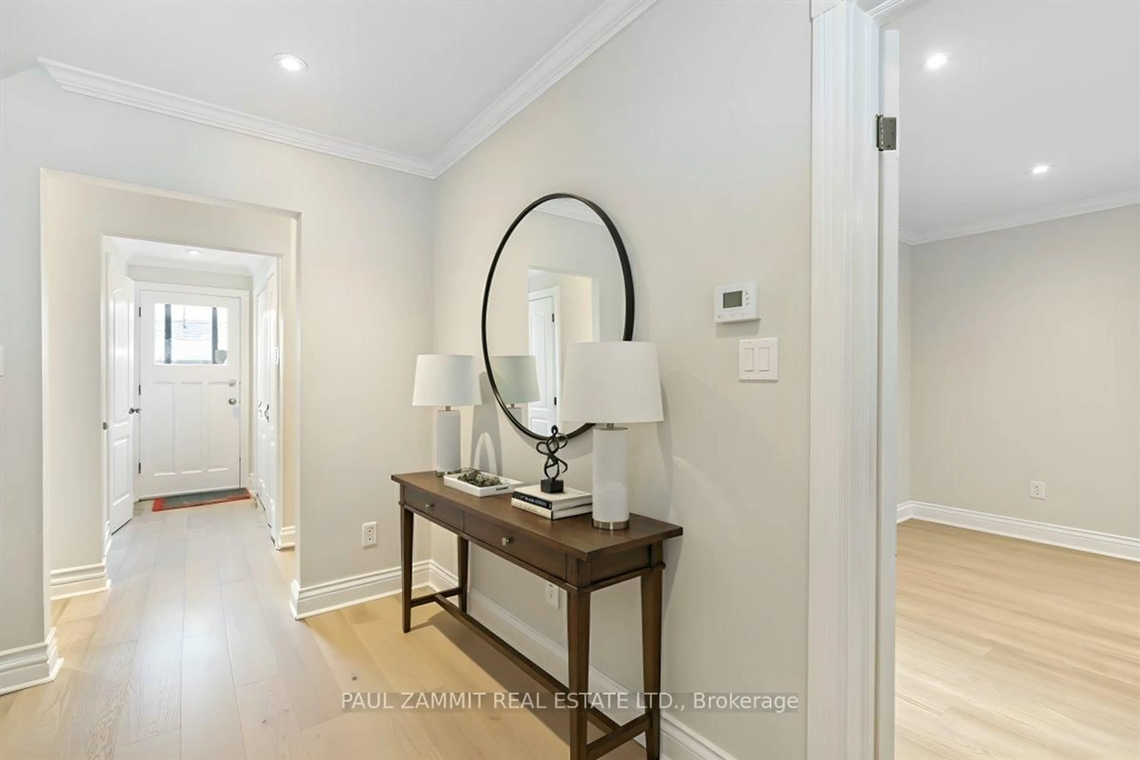 Indoor entryway for 210 Bayview Fairways Dr, Markham Ontario L3T 2Z3