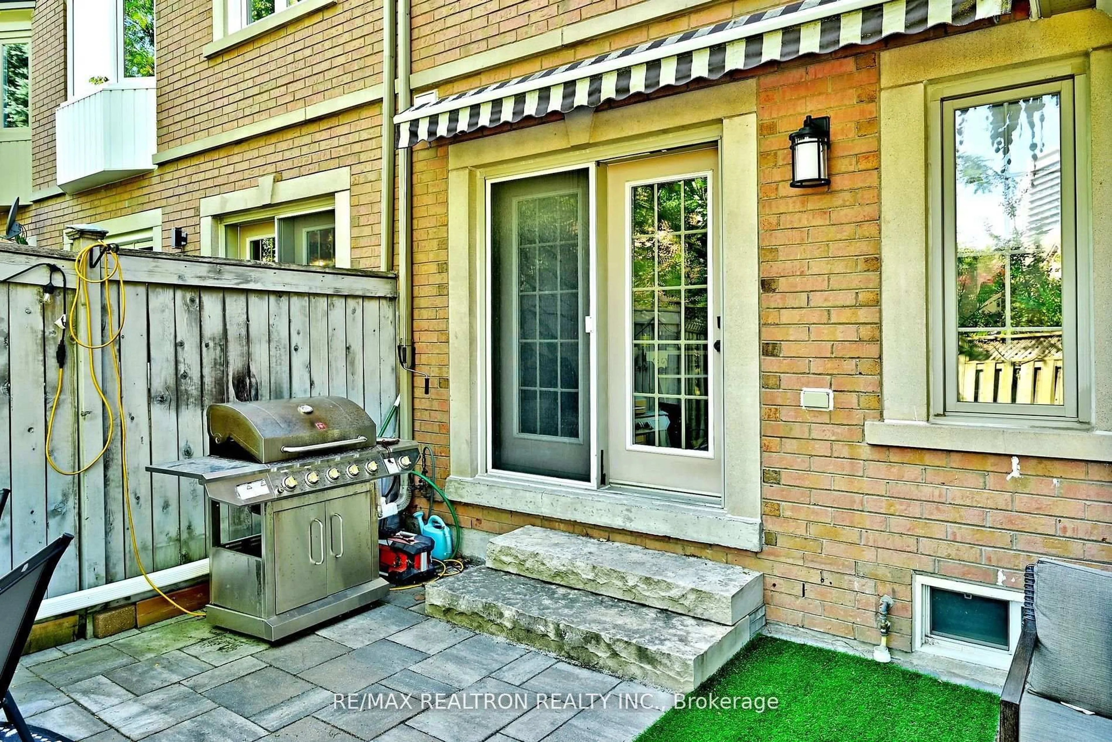 Patio, street for 100 Kingsbridge Circ, Vaughan Ontario L4J 8N7