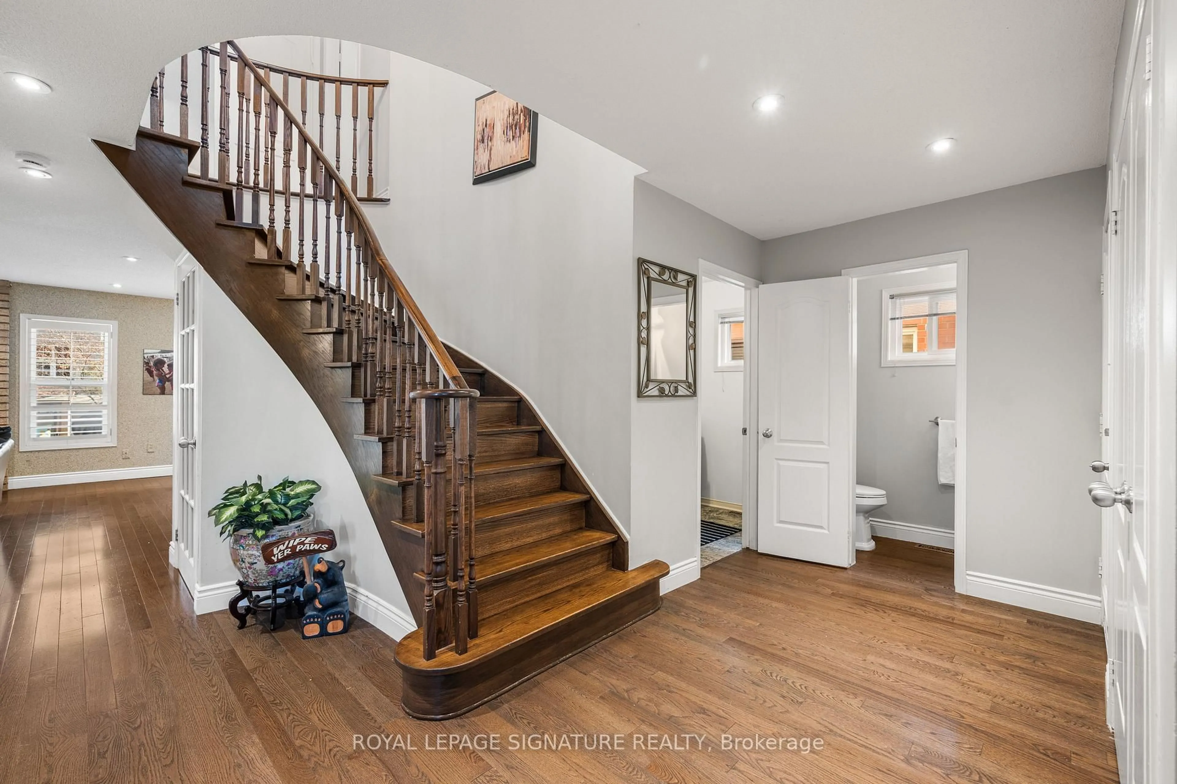 Indoor entryway for 59 Edenbridge Dr, Vaughan Ontario L4J 7V3