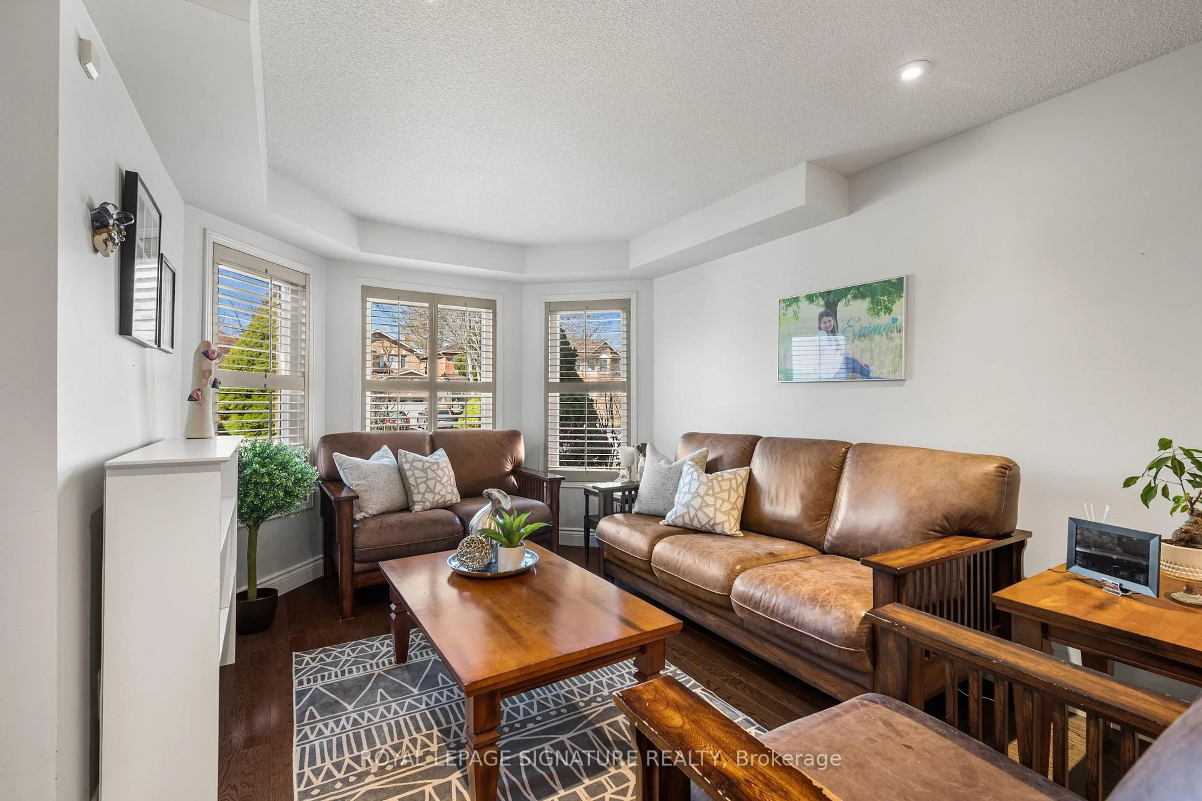 Living room with furniture, unknown for 59 Edenbridge Dr, Vaughan Ontario L4J 7V3