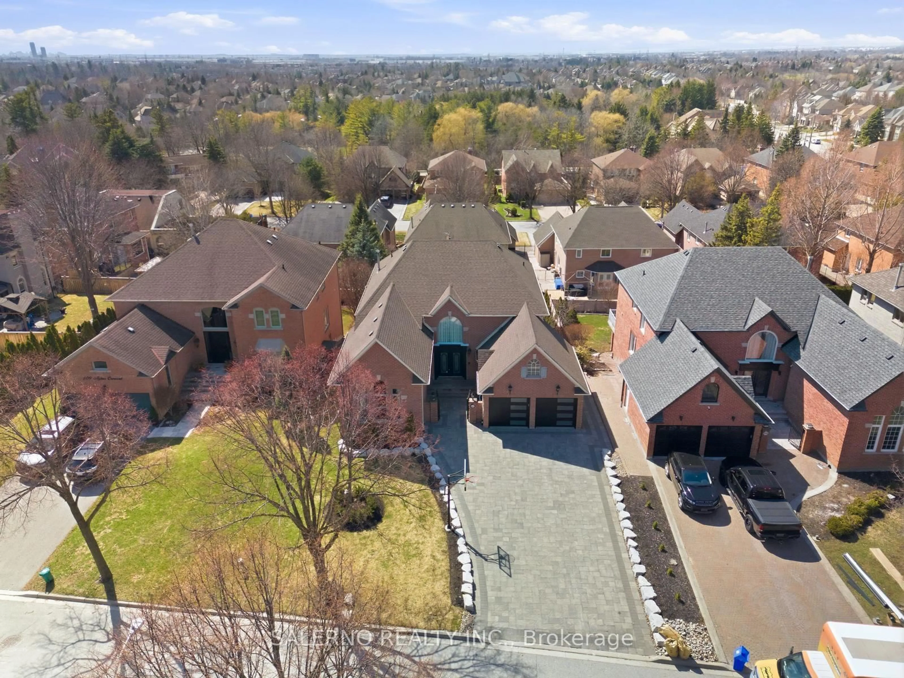 A pic from outside/outdoor area/front of a property/back of a property/a pic from drone, unknown for 115 Ayton Cres, Vaughan Ontario L4L 7H5