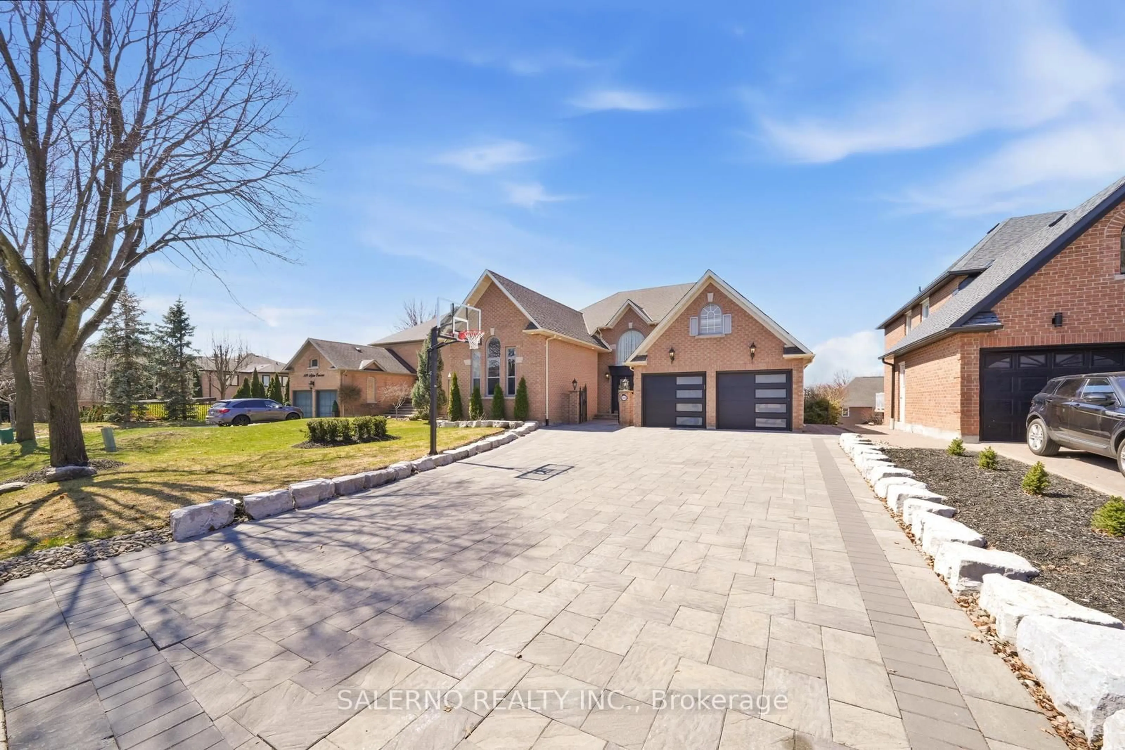 A pic from outside/outdoor area/front of a property/back of a property/a pic from drone, street for 115 Ayton Cres, Vaughan Ontario L4L 7H5