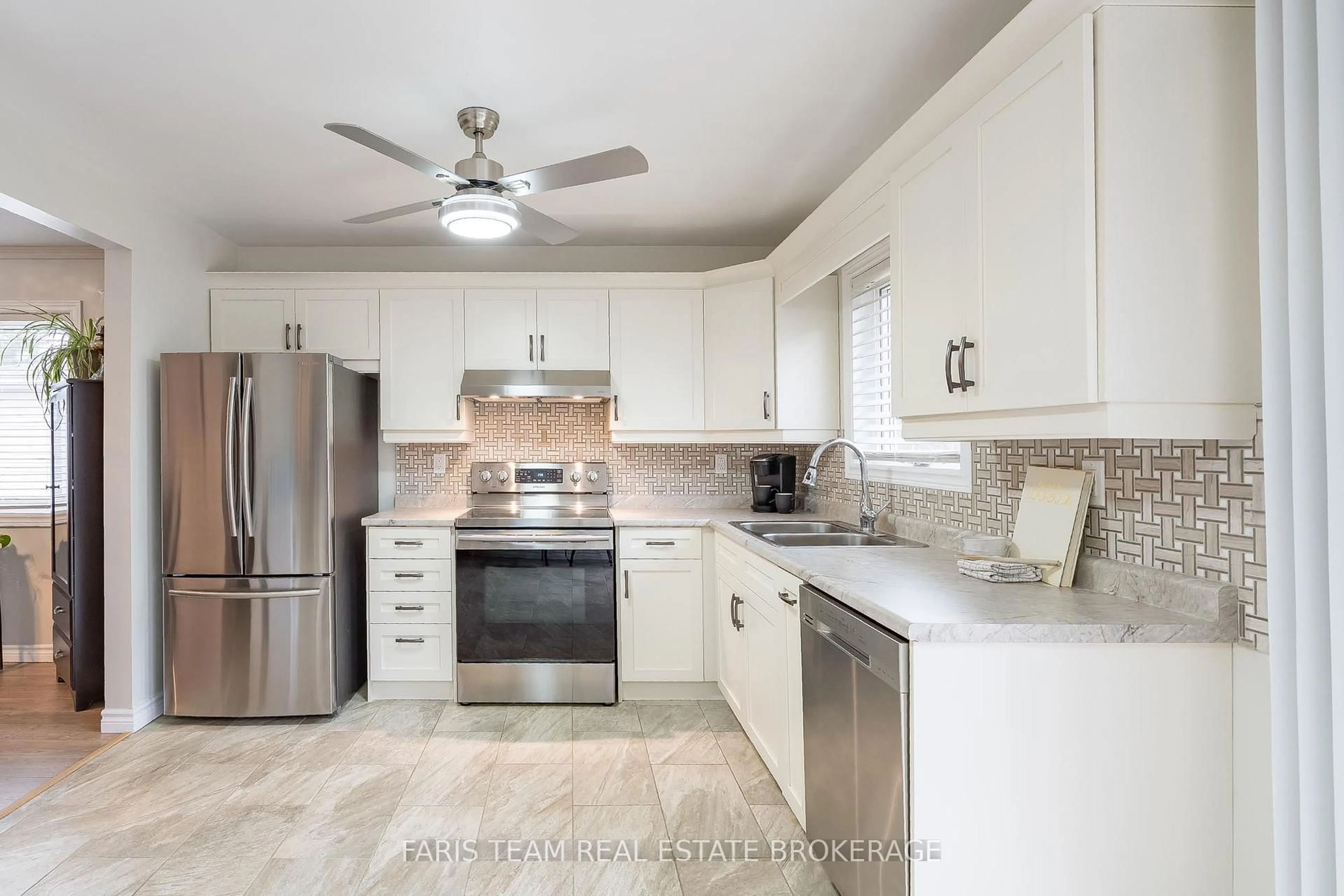 Open concept kitchen, ceramic/tile floor for 1170 Arnold St, Innisfil Ontario L0L 1W0