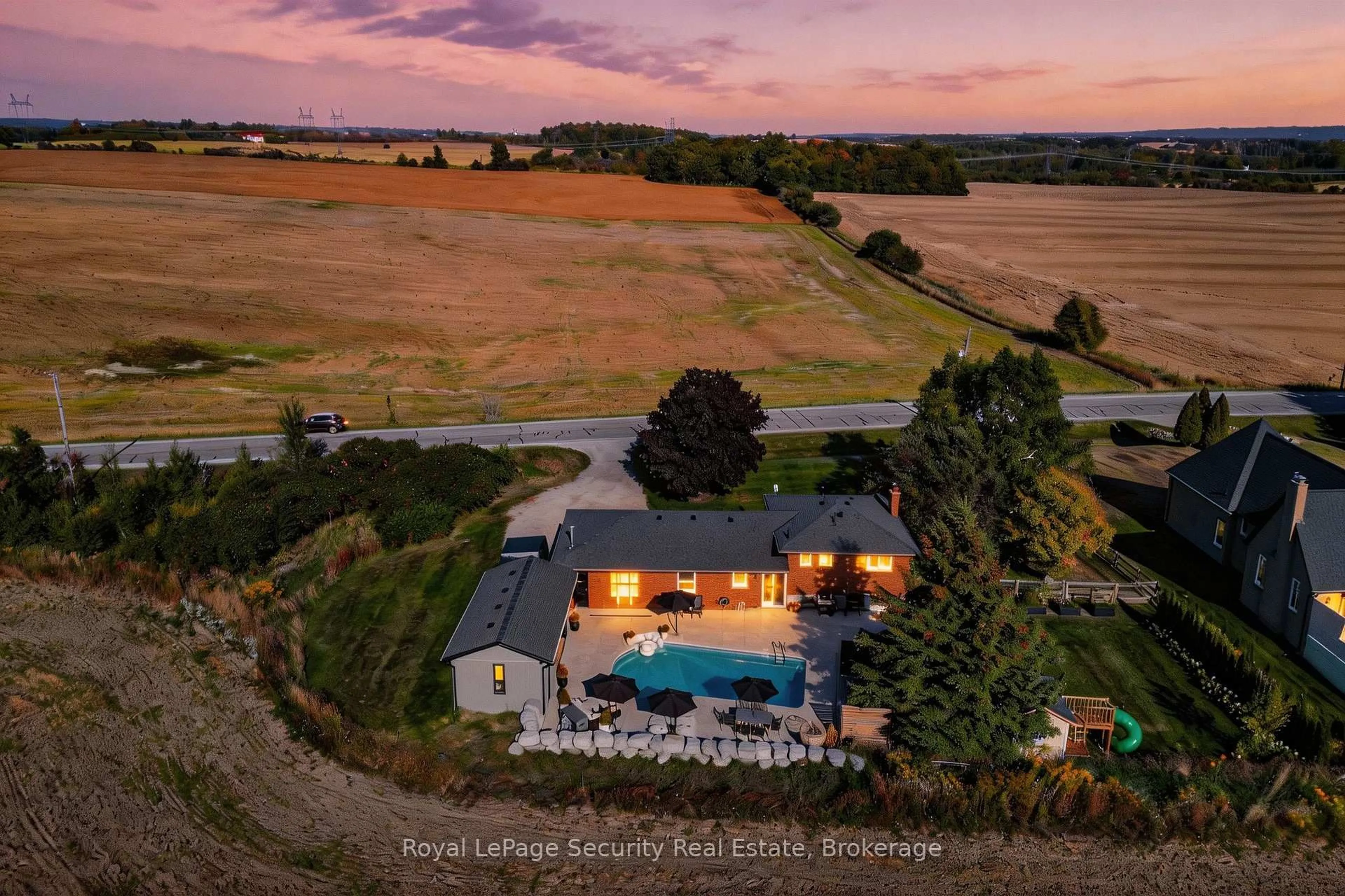 A pic from outside/outdoor area/front of a property/back of a property/a pic from drone, water/lake/river/ocean view for 2564 15th Sdrd, New Tecumseth Ontario L0G 1W0