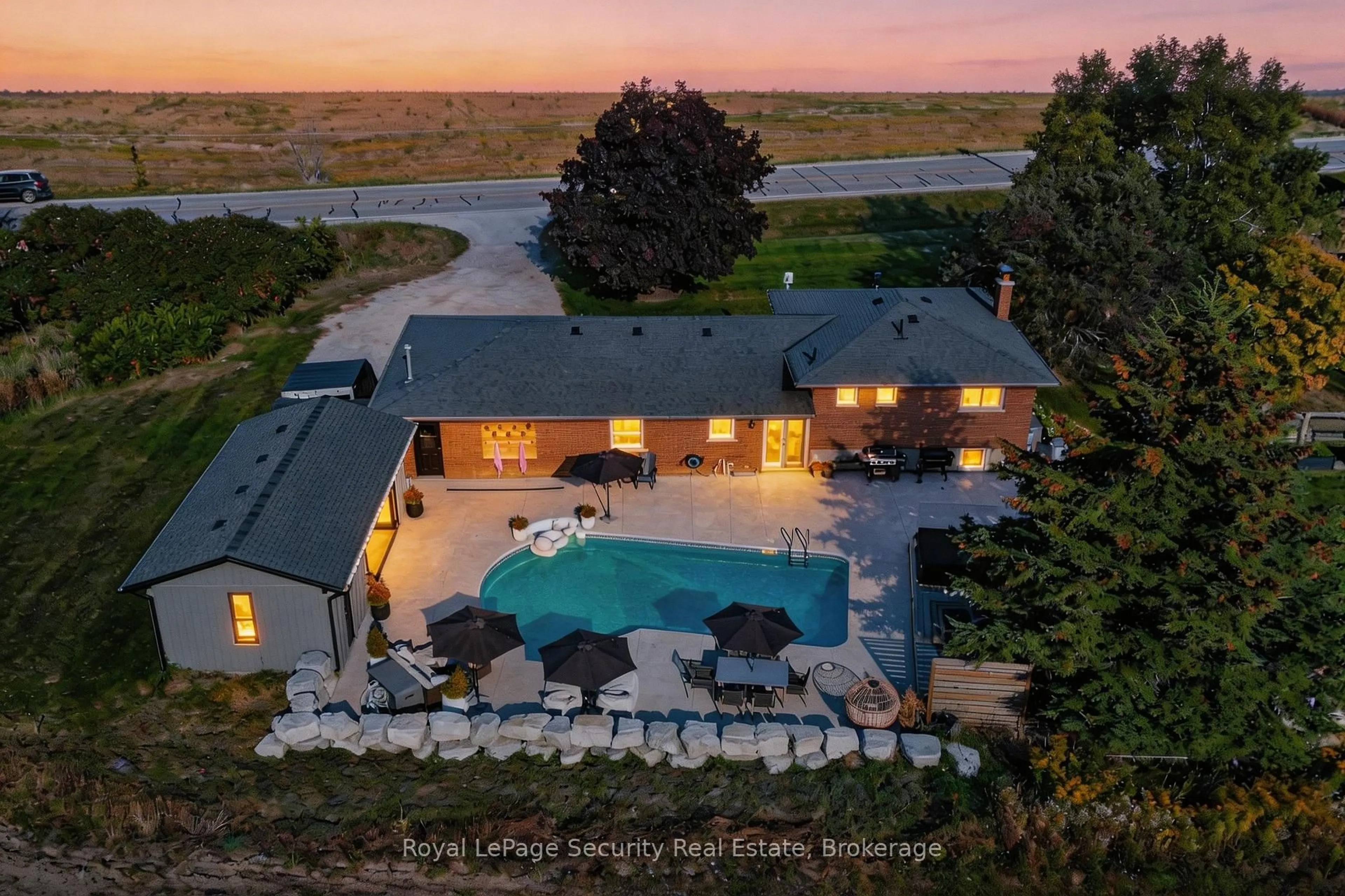 A pic from outside/outdoor area/front of a property/back of a property/a pic from drone, water/lake/river/ocean view for 2564 15th Sdrd, New Tecumseth Ontario L0G 1W0