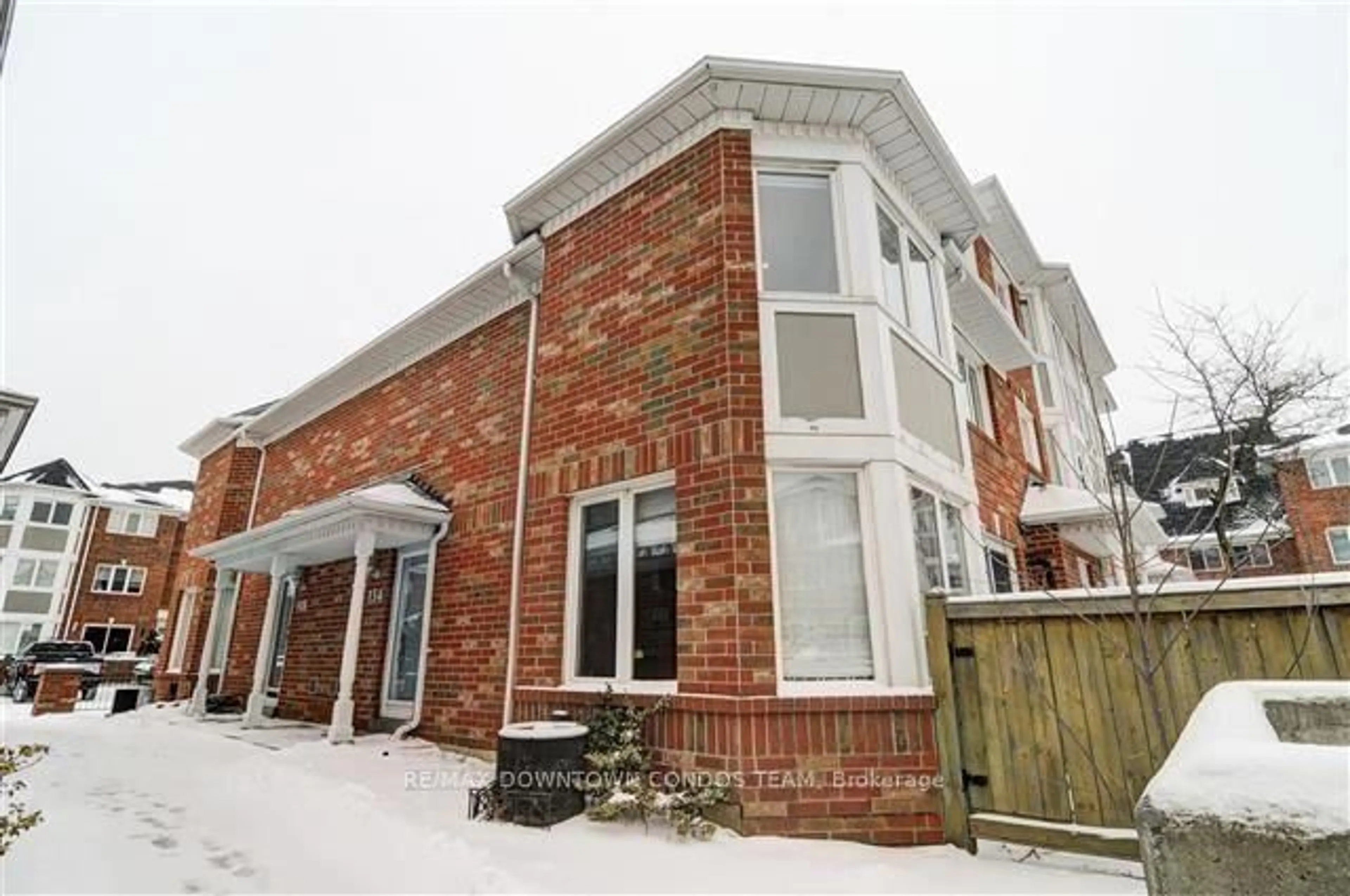 Home with brick exterior material, building for 18 Clark Ave #154, Vaughan Ontario L4J 8H1