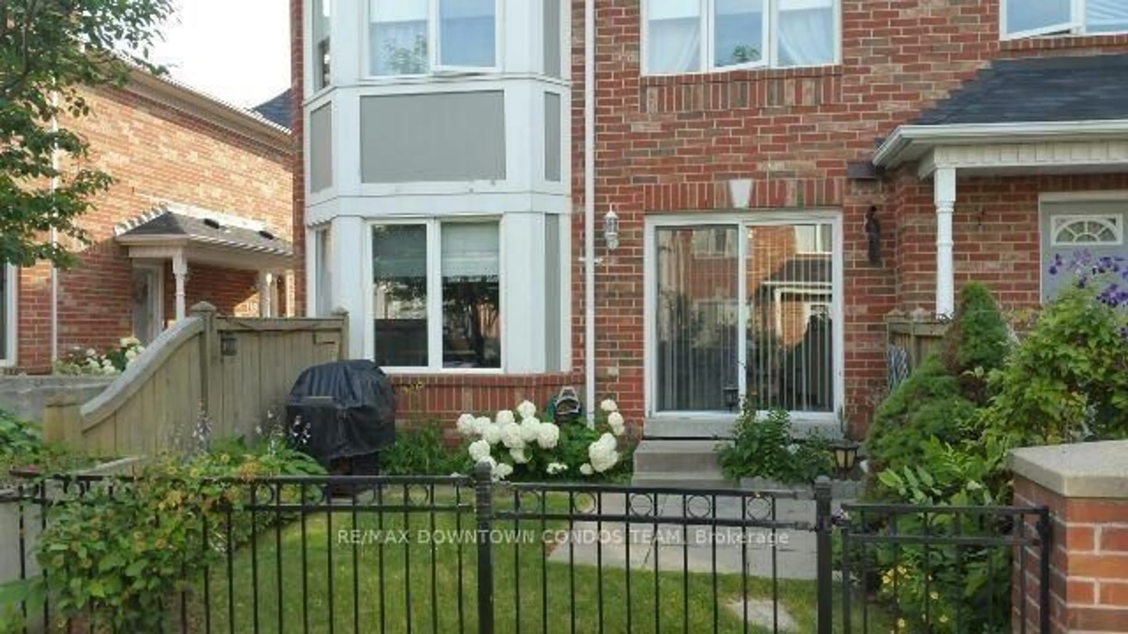 Home with brick exterior material, street for 18 Clark Ave #154, Vaughan Ontario L4J 8H1