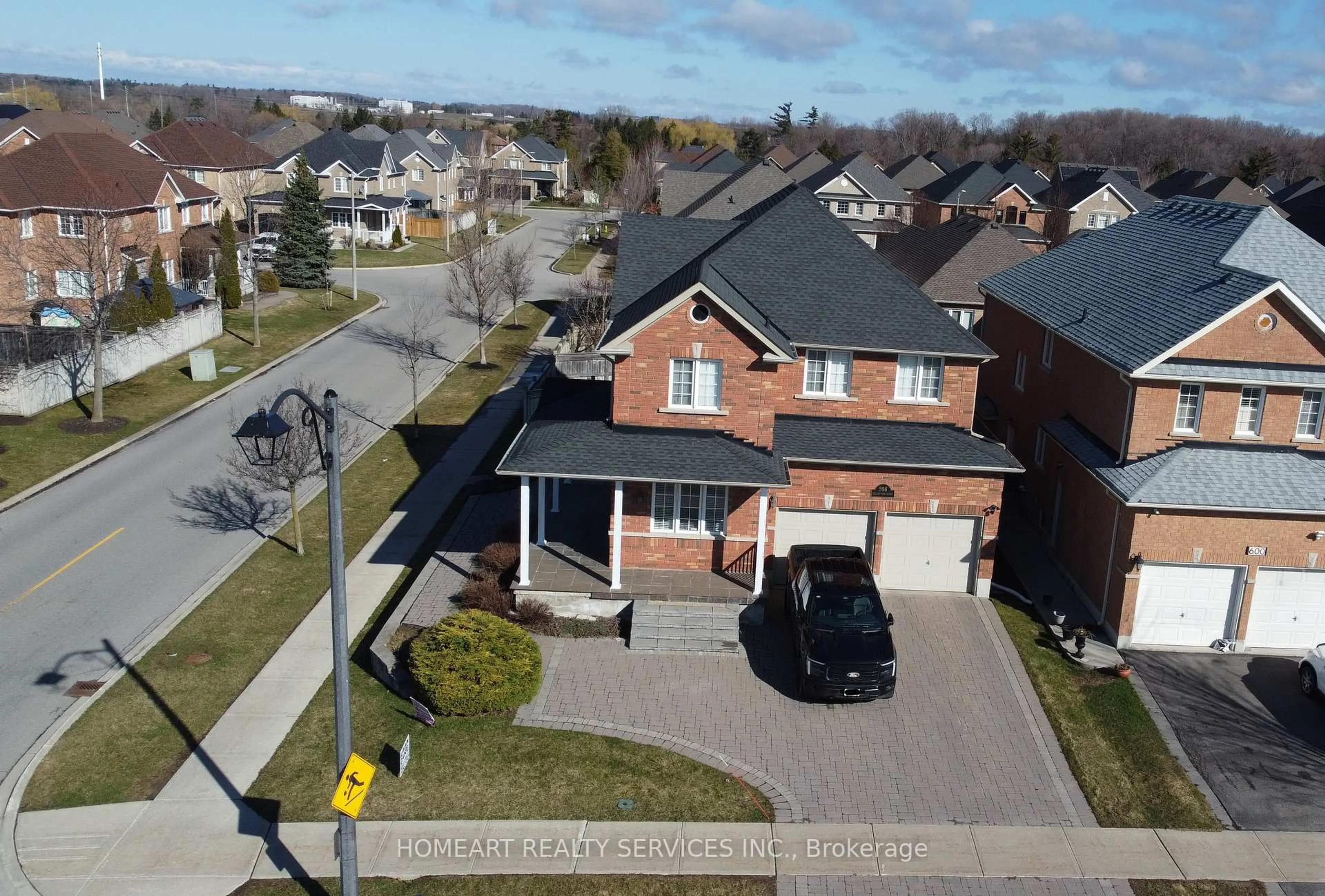A pic from outside/outdoor area/front of a property/back of a property/a pic from drone, street for 596 Vellore Park Ave, Vaughan Ontario L4H 0G4