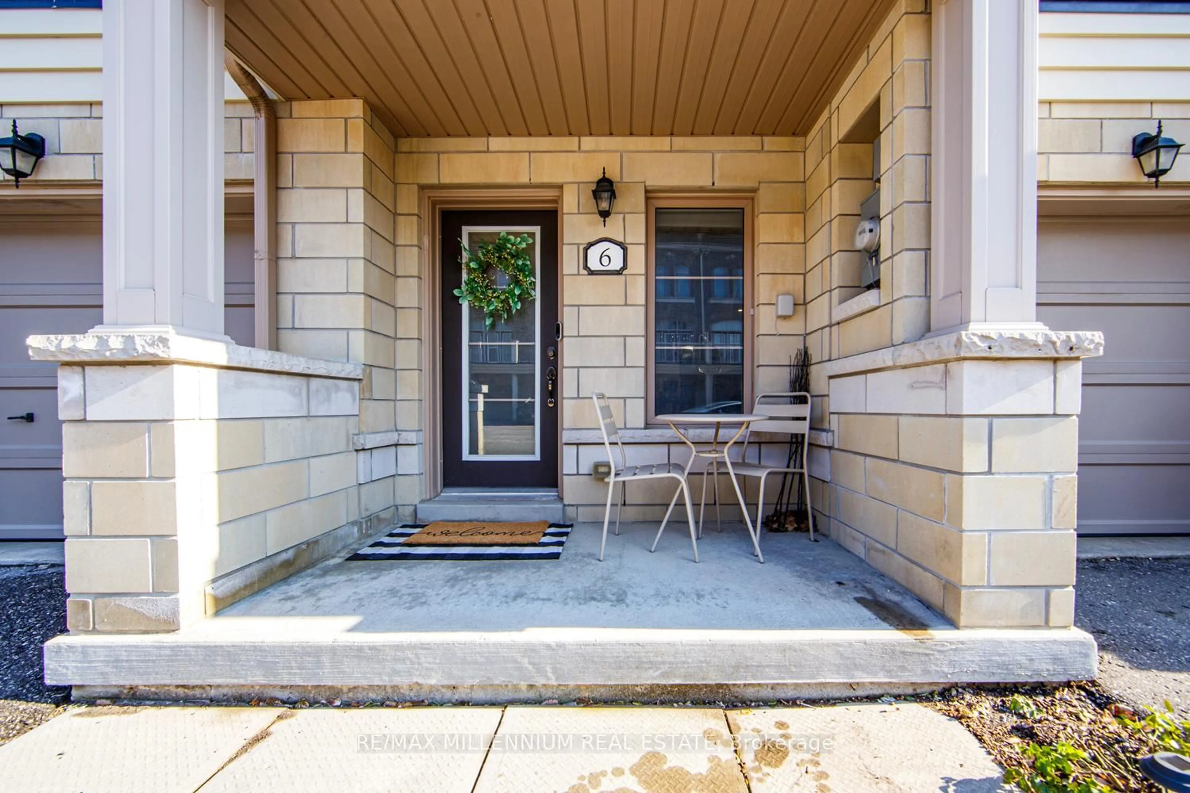 Patio, street for 6 Cornerbank Cres, Whitchurch-Stouffville Ontario L4A 1X1